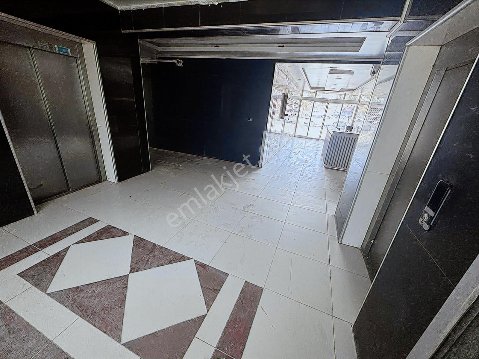 Marmara Hastanesi Karşısında Metro Girişinde Güvenlikli Stüdyo - Görsel 26