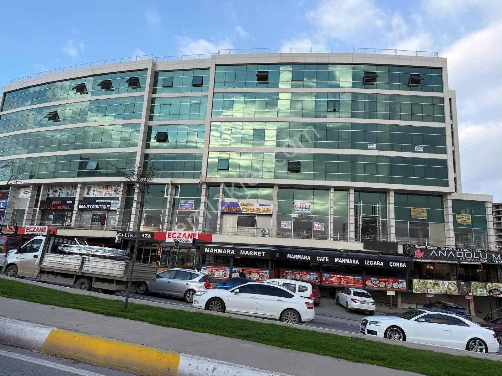 Marmara Hastanesi Karşısında Metro Girişinde Güvenlikli Stüdyo - Görsel 18