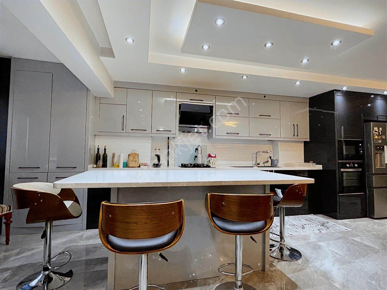 Binyapıdan Kuşpınarda Cadde Üzeri 4+1 Yenilenmiş Daire