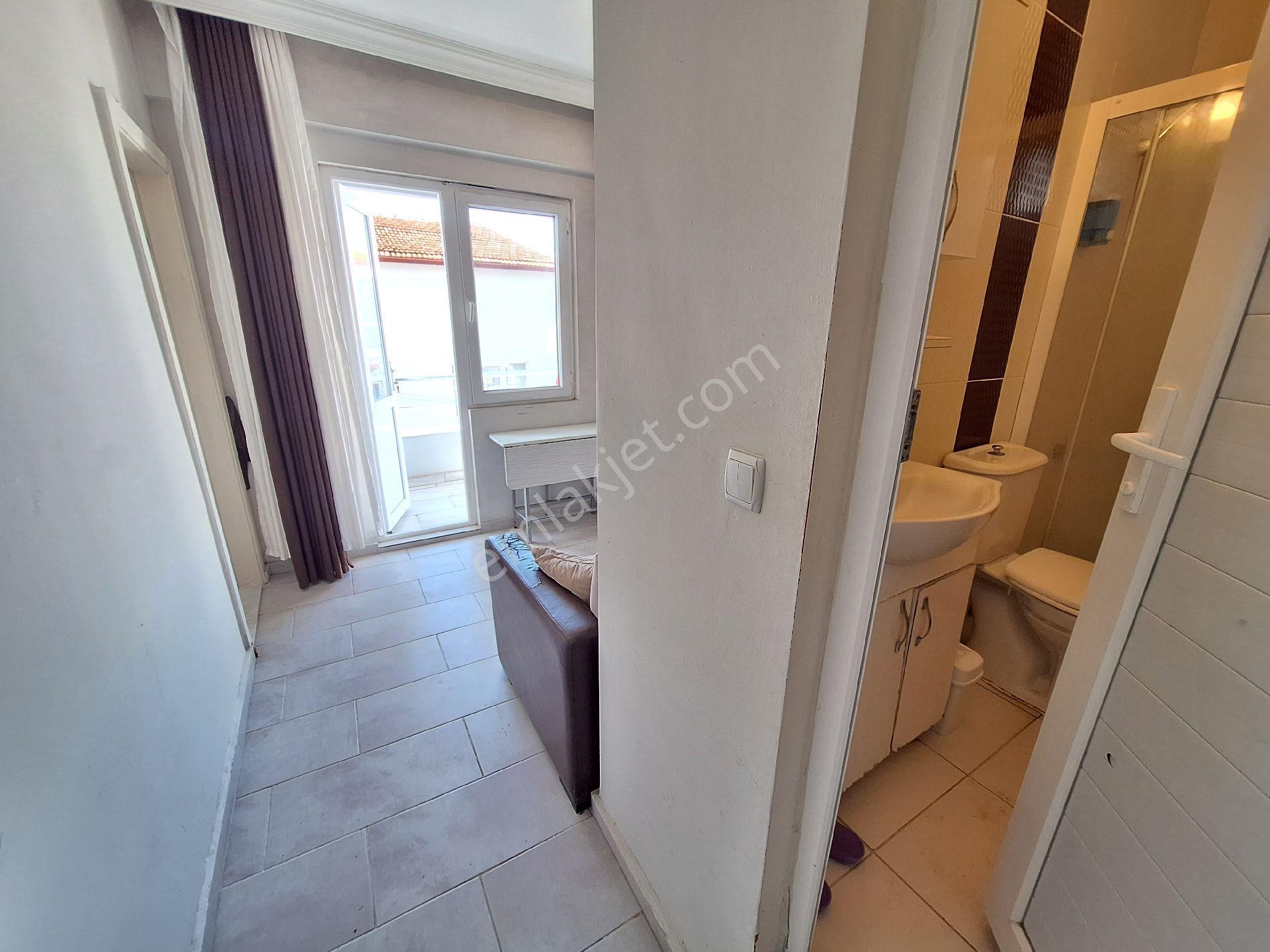 Kuşadası Merkezde Deniz Manzaralı Kiralık Apart 1+1 Eşyalı Daire - Görsel 8