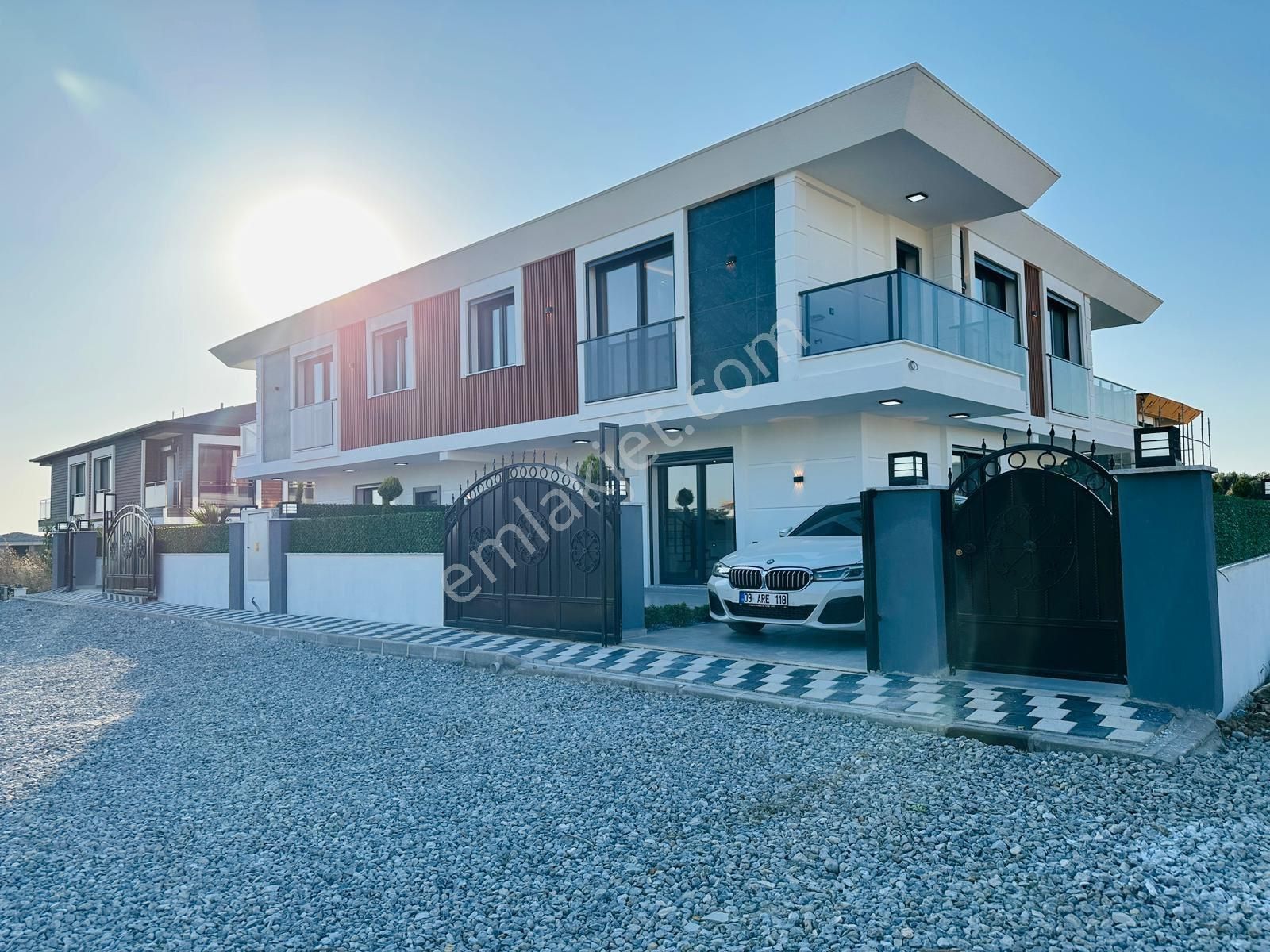 Hisar Mahallesi 3+1,ön Cephe, Lüks Villa