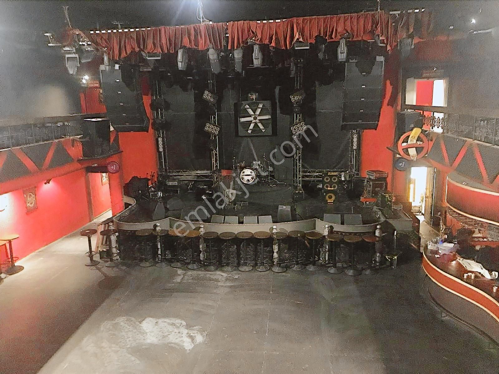 Kavaklıderede 4 Katlı 2000m2 Alkol Ruhsatlı Yüksek Kiracılı Mülk