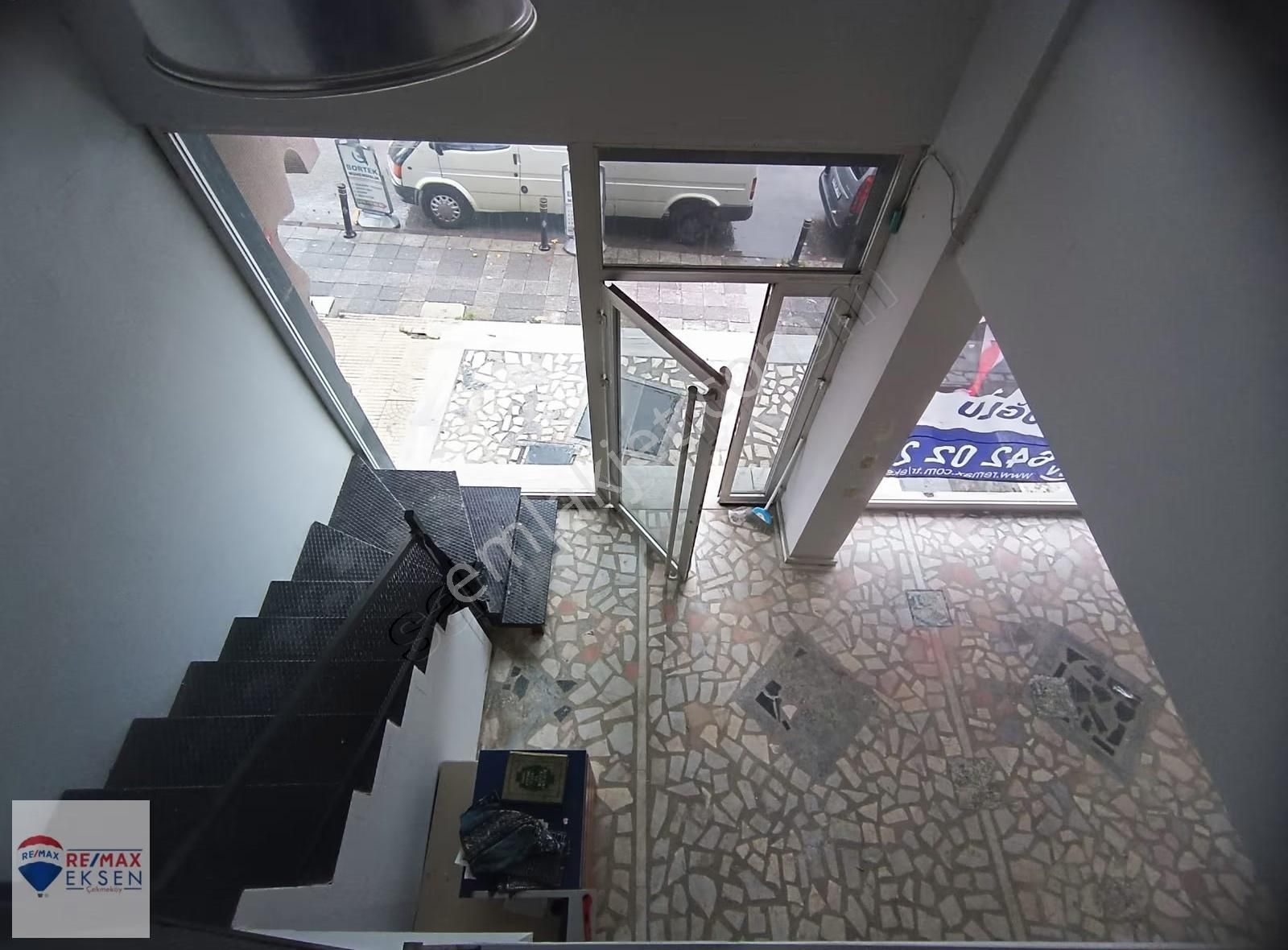 Ümraniye Elmalıkentte Kiralık Depolu Mağaza-dükkan-işyeri 380 M2 - Görsel 12