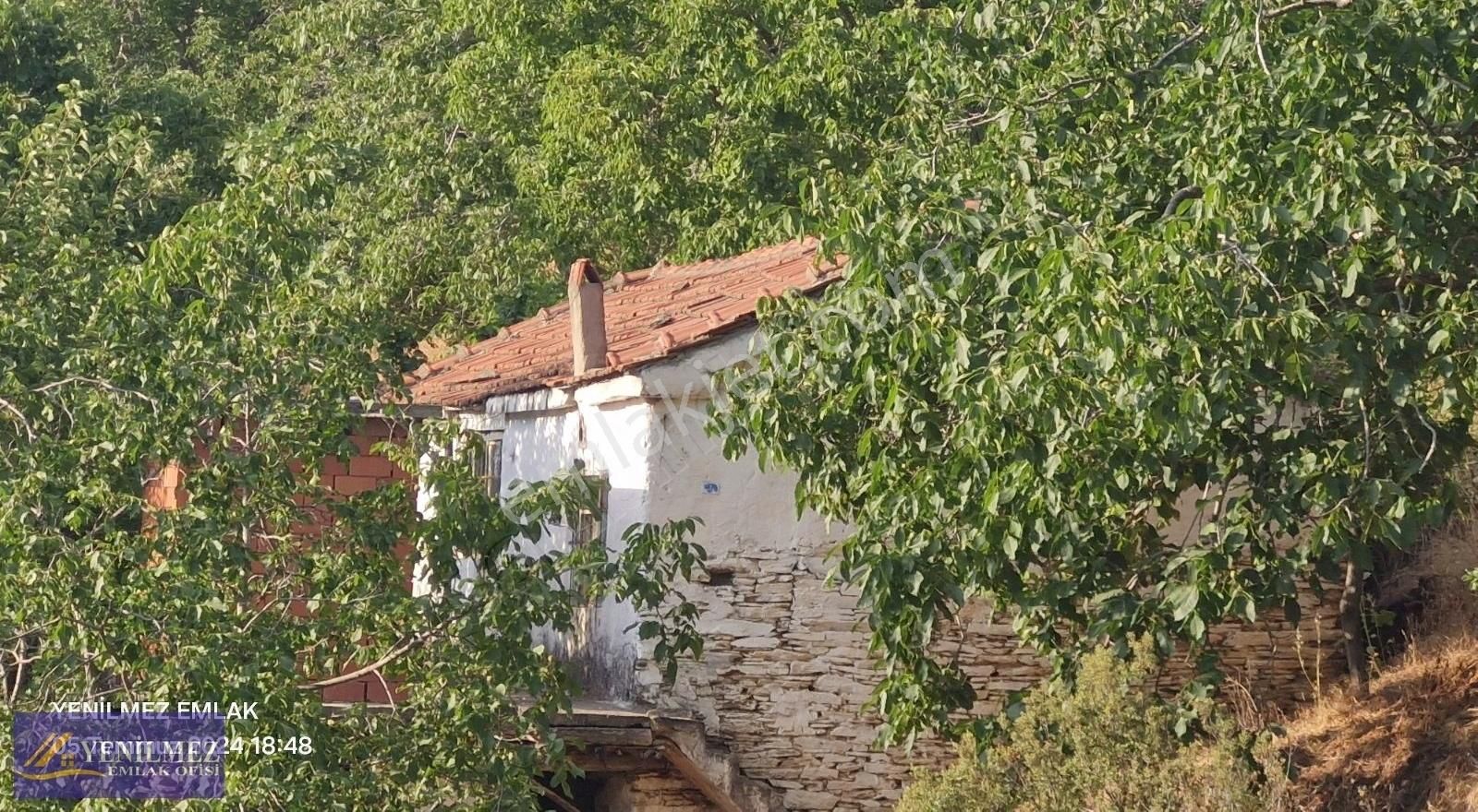 Yenilmez Emlak Tan Satılık Geniş Bahçeli Köy Evi