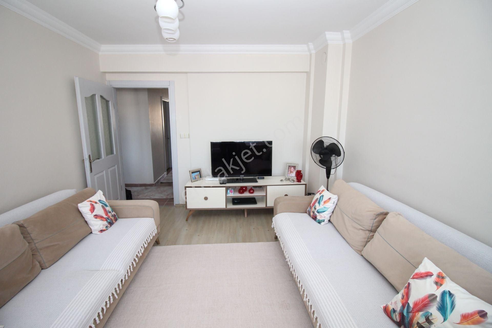 Üçyol Köstence Köprüsü Yakını Genç Binada 2+1 Daire - Görsel 6