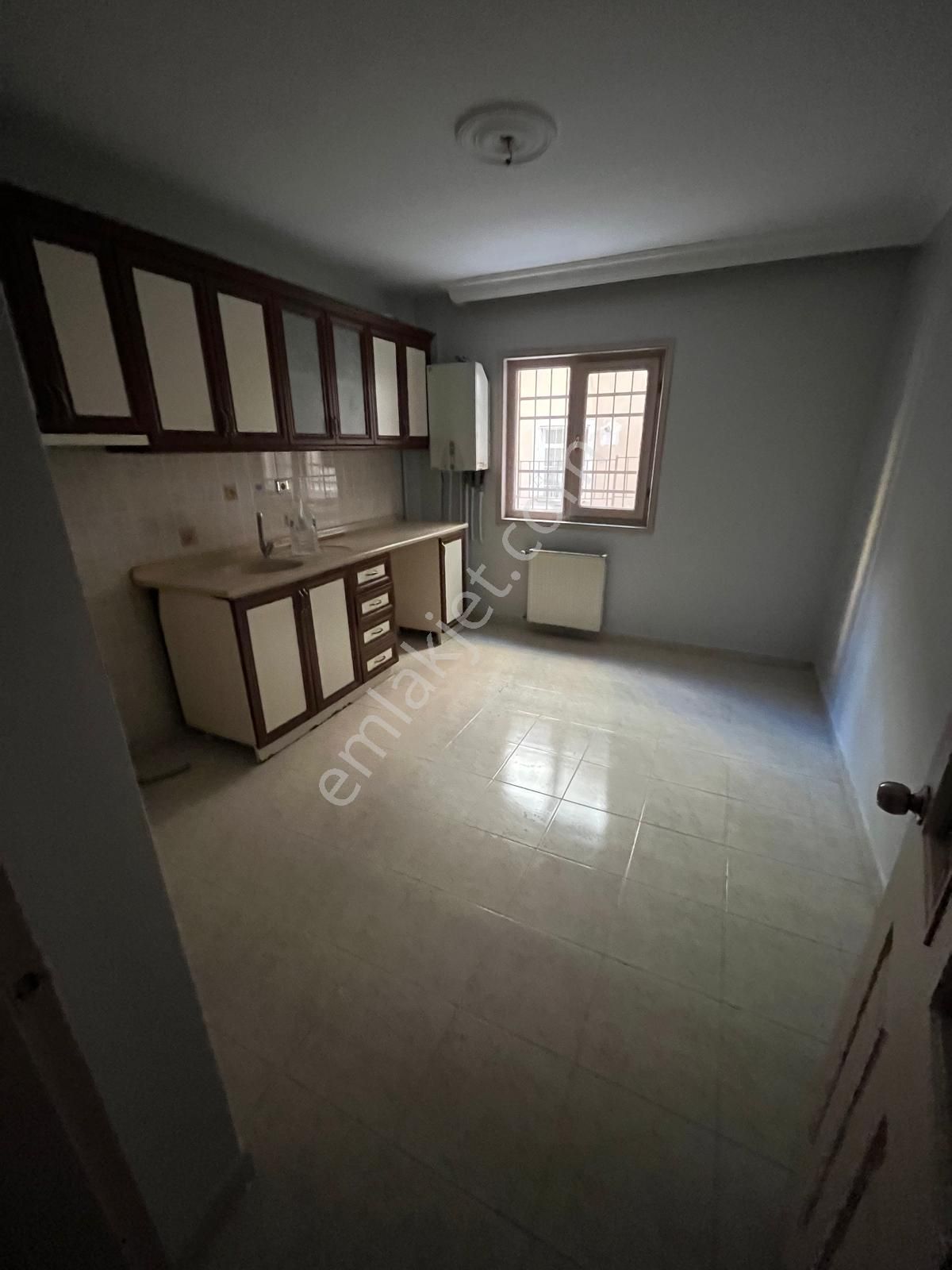 Aydınlıkevler Merkezde Geniş 2+1 (3+1) Den Dönüşme Bahçe Katı Satılık - Görsel 2