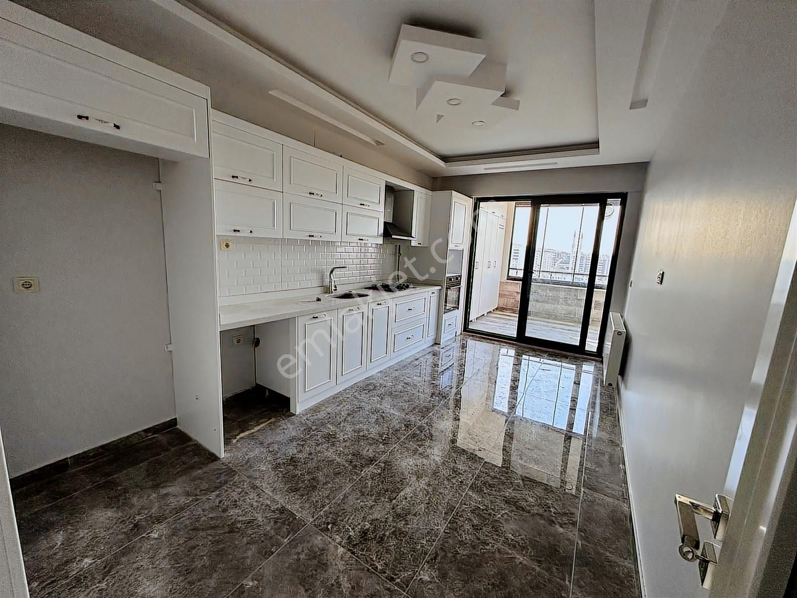 Delen Gayrimenkulden Alparslanda 3+1 Lüx Daire