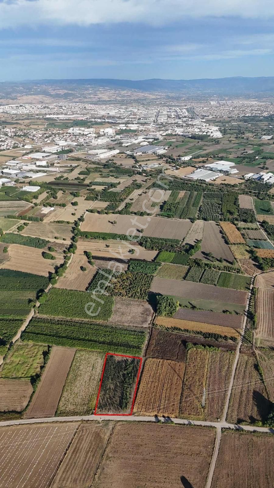 Bera Gayrimenkul'den Yeniceköyde Satılık Yatırımlık Tarla