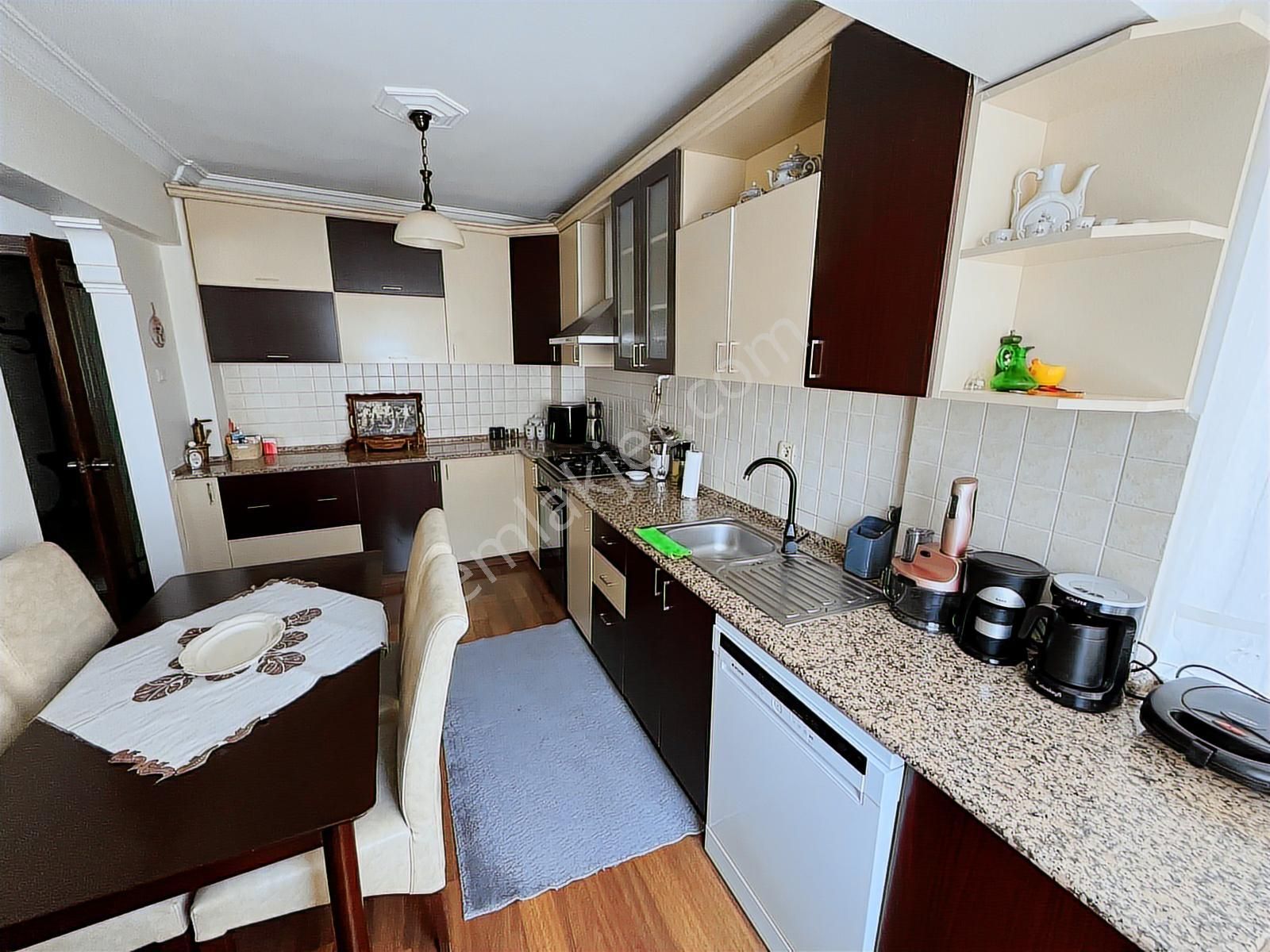 Güzelbahçe Çelebi'de Ana Cadde Üstü Ticari Ruhsatlı 5+1 Villa - Görsel 34