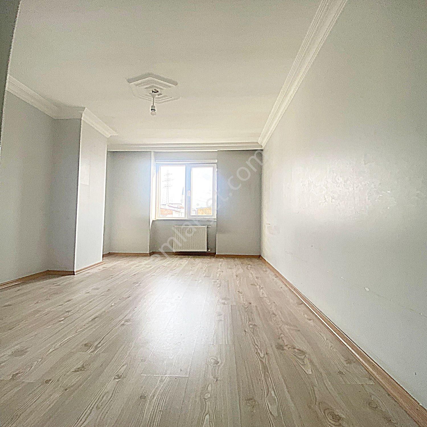 Esenyurt Pınar Mahallesi 2+1 Köşe Başı Masrafsız Balkonlu Arakat - Görsel 4