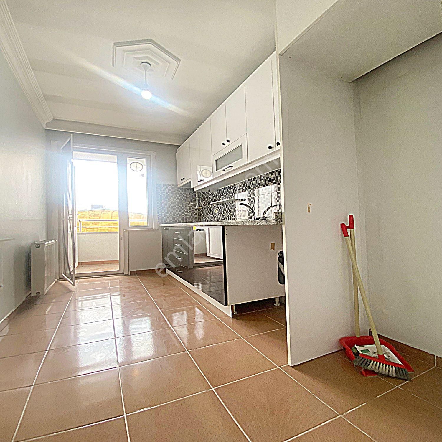 Esenyurt Pınar Mahallesi 2+1 Köşe Başı Masrafsız Balkonlu Arakat - Görsel 2