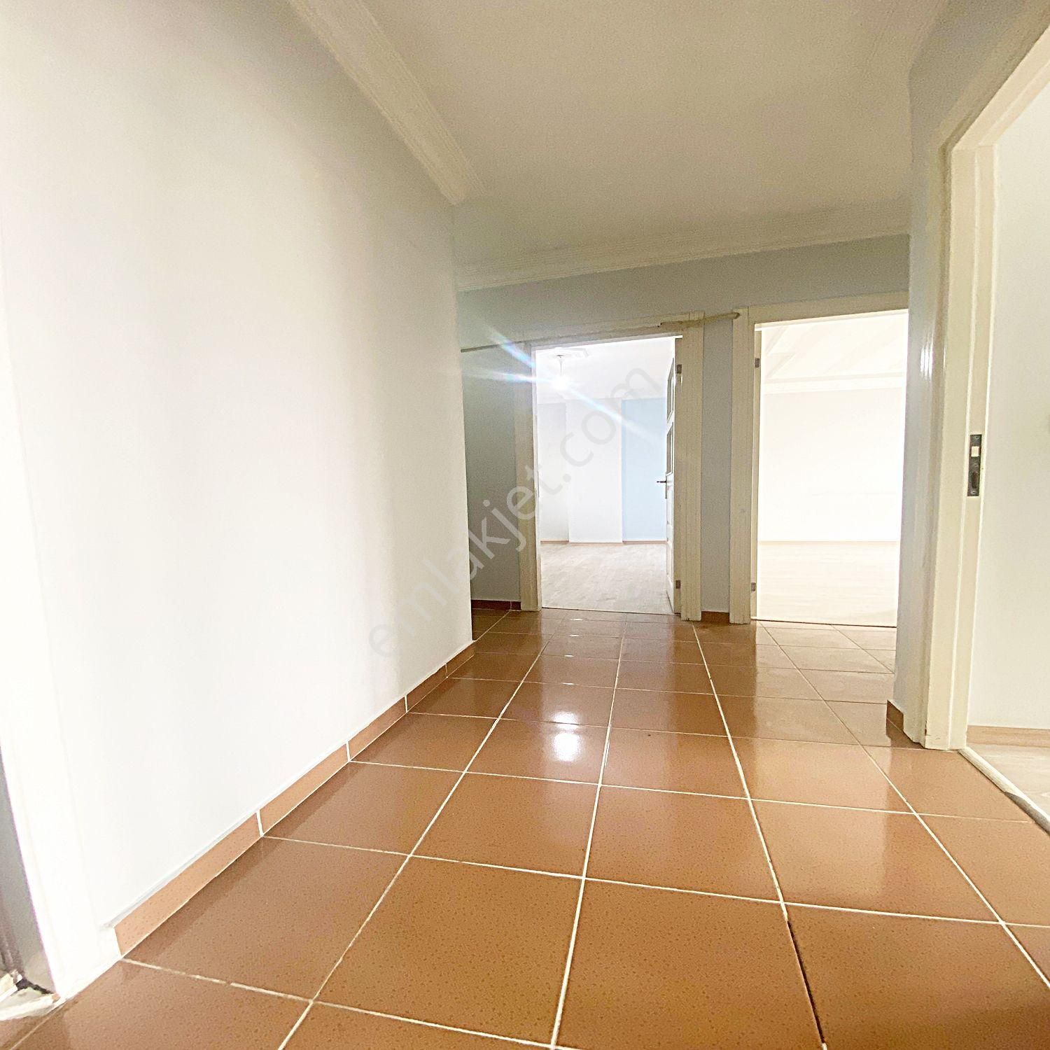 Esenyurt Pınar Mahallesi 2+1 Köşe Başı Masrafsız Balkonlu Arakat - Görsel 5