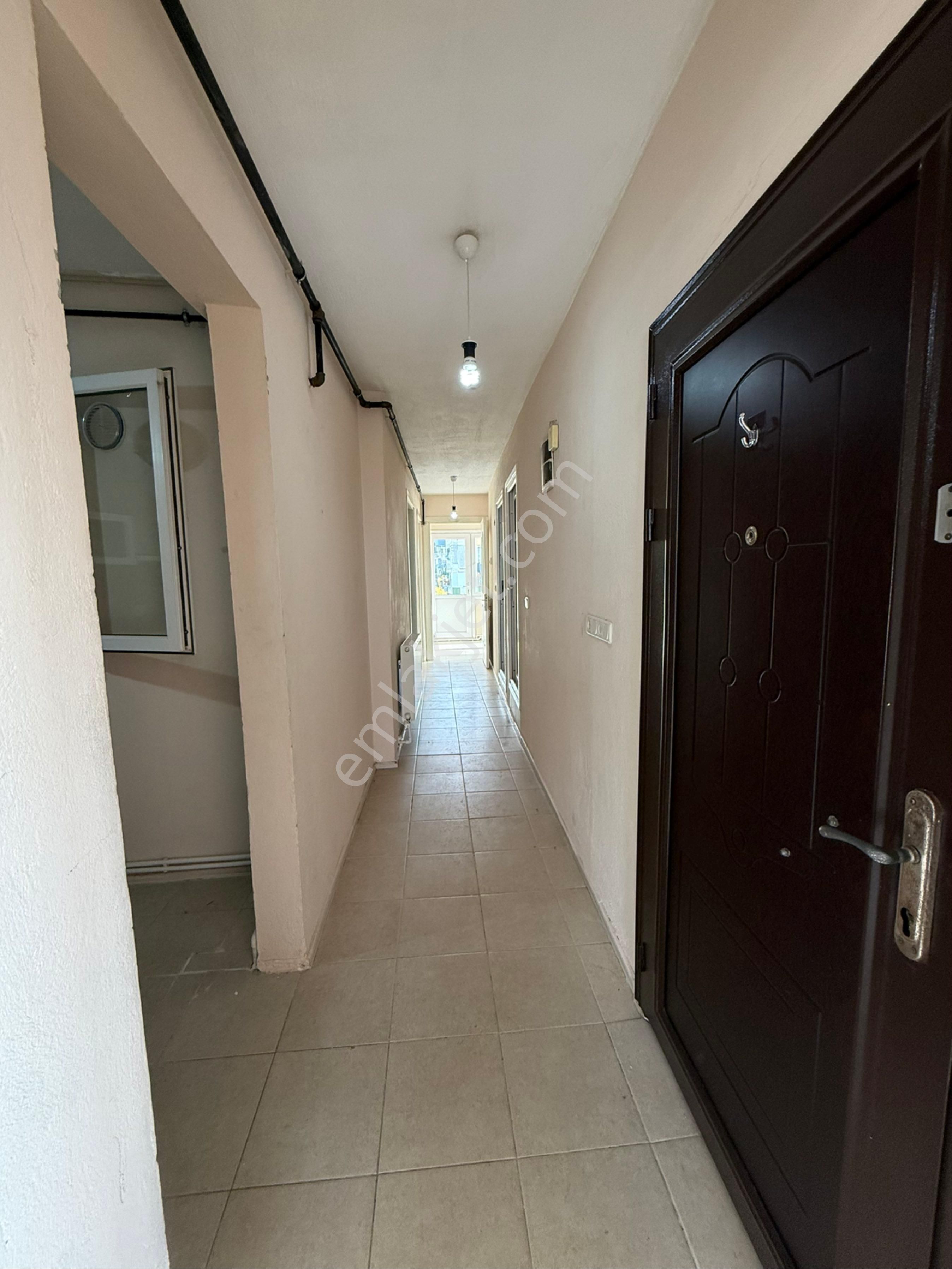 İzmir Bornova Atatürk Mahalesin’de Arakat Dairemiz 2+1 Kapalı Mutfak Çift Cehpeli - Görsel 3