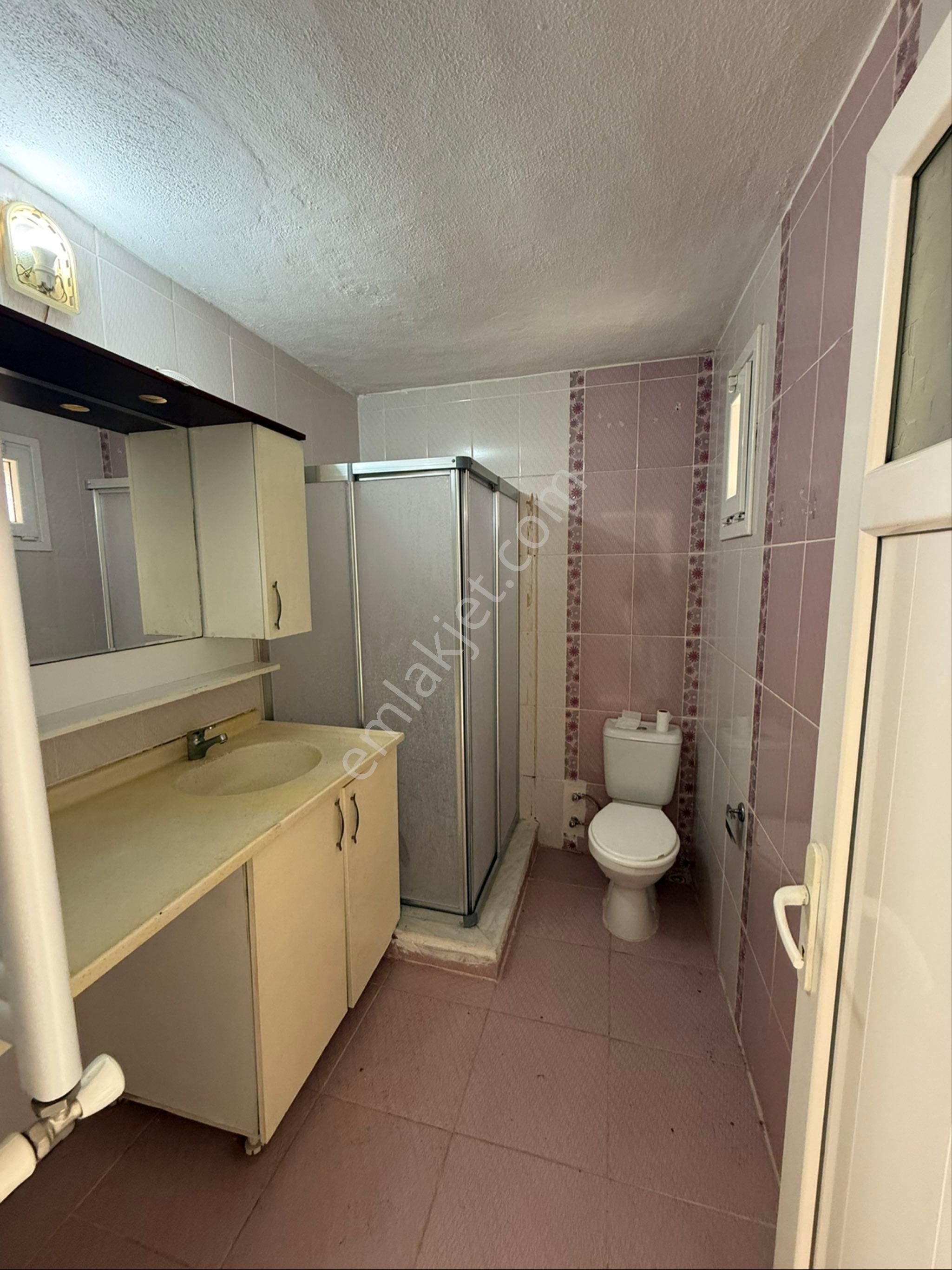 İzmir Bornova Atatürk Mahalesin’de Arakat Dairemiz 2+1 Kapalı Mutfak Çift Cehpeli - Görsel 14