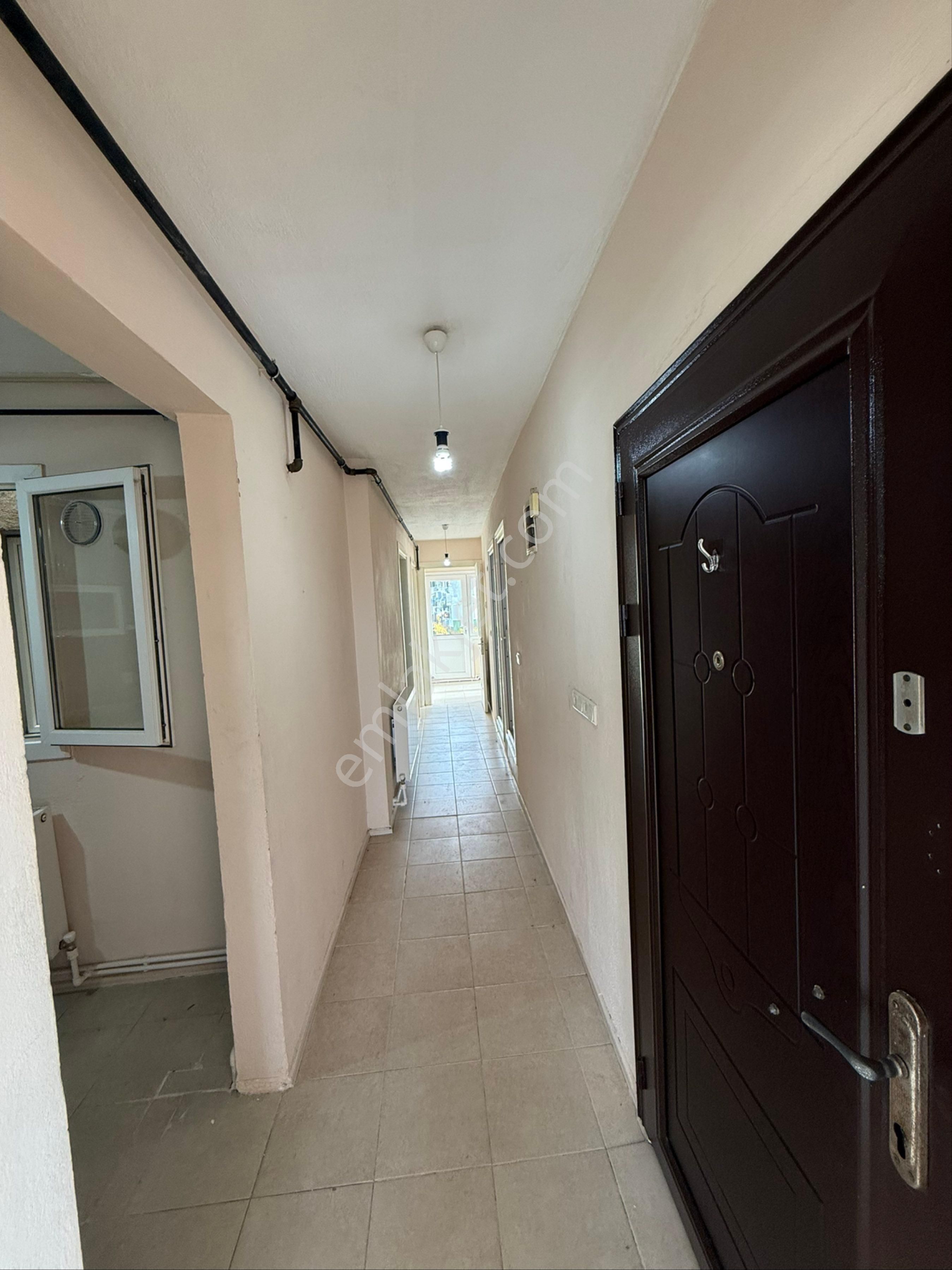 İzmir Bornova Atatürk Mahalesin’de Arakat Dairemiz 2+1 Kapalı Mutfak Çift Cehpeli - Görsel 4