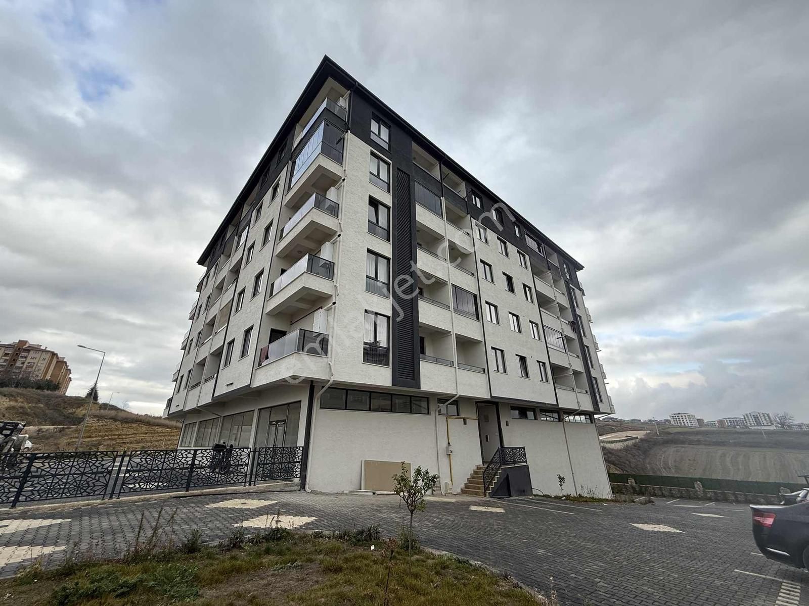 Sinan Emlaktan 3+1 130 M2 Site İçi Ara Kat Daire - Görsel 2