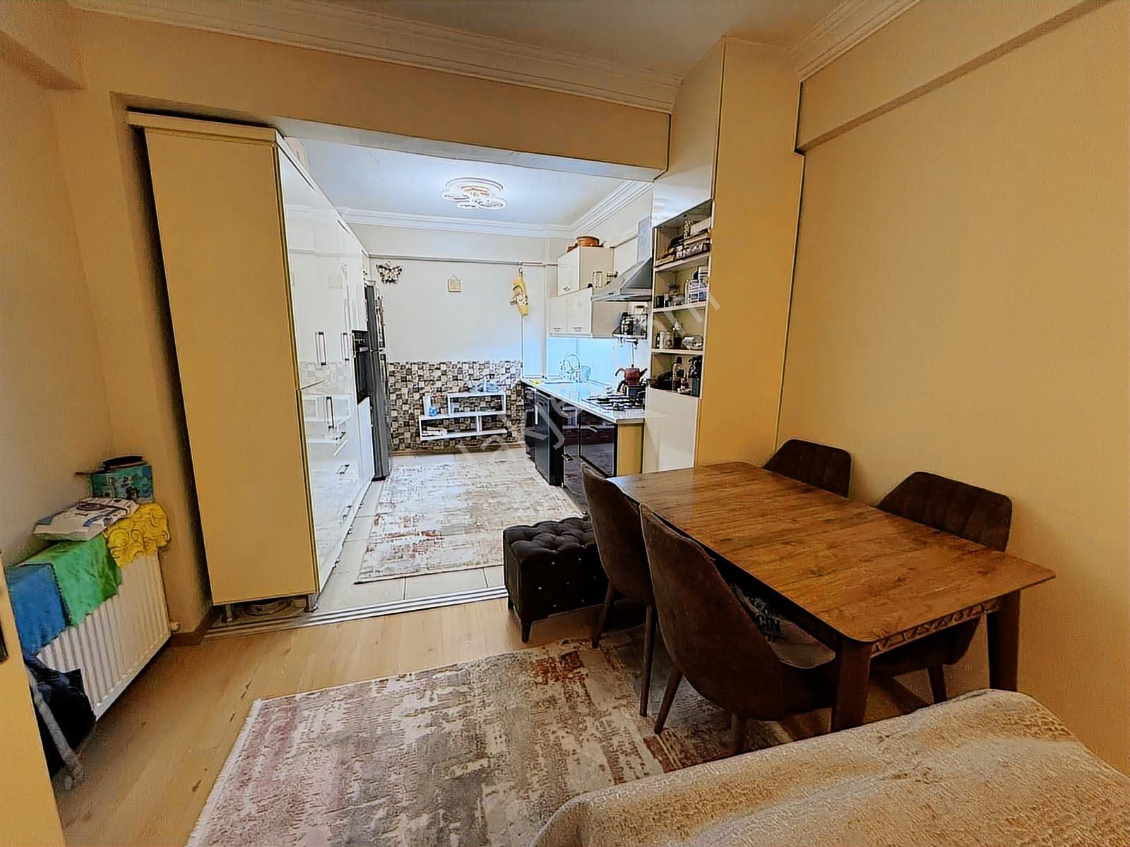 Dönüşüm Gayrimenkul Den Satılık Sağlık Ocağı Karşısı 2+1 100 M²