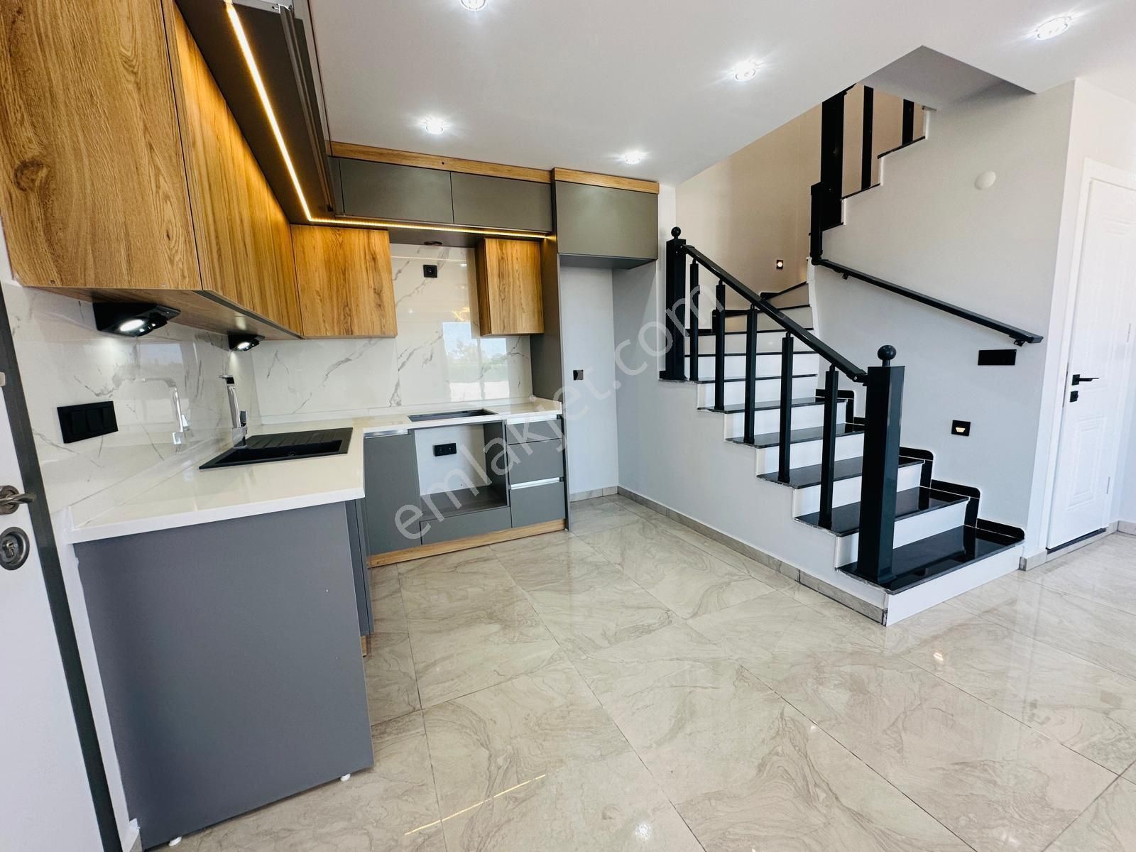 Hisar Mahallesi 3+1, Havuz Bahçe, Denize Yakın Lüks Villa - Görsel 24