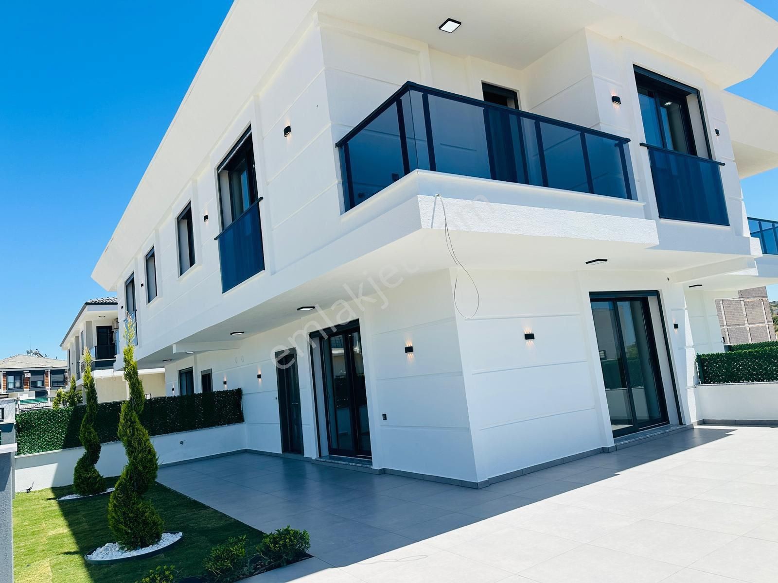 Hisar Mahallesi 3+1, Havuz Bahçe, Denize Yakın Lüks Villa - Görsel 2