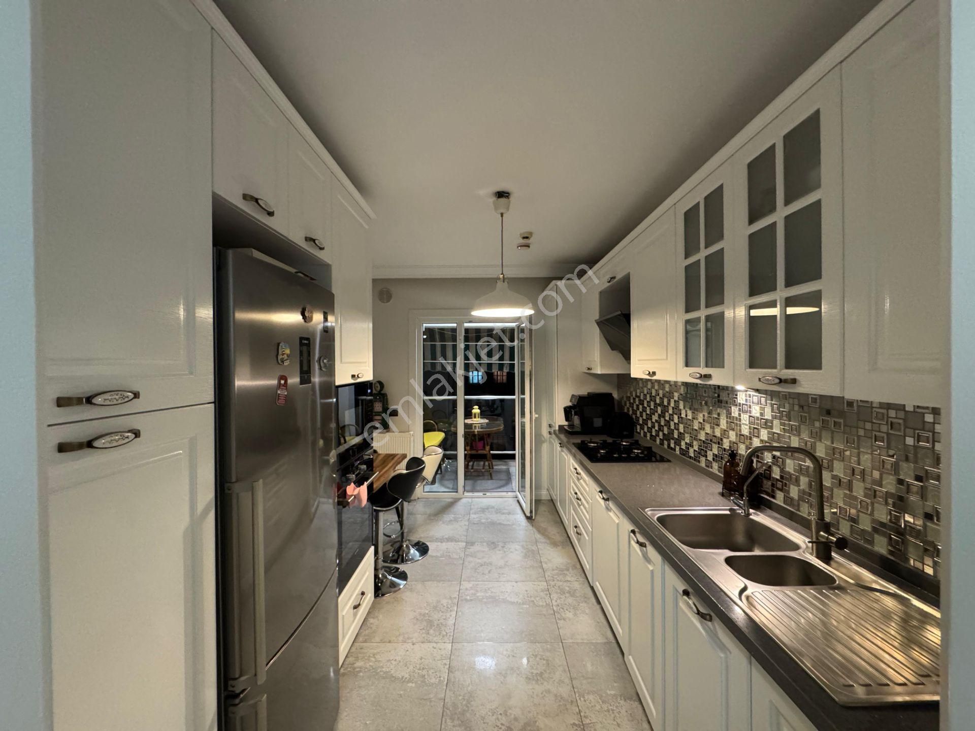 Tem Avrupa Konutları'nda Modern, Yüksek Kat 3+1 Satılık Daire - Görsel 2