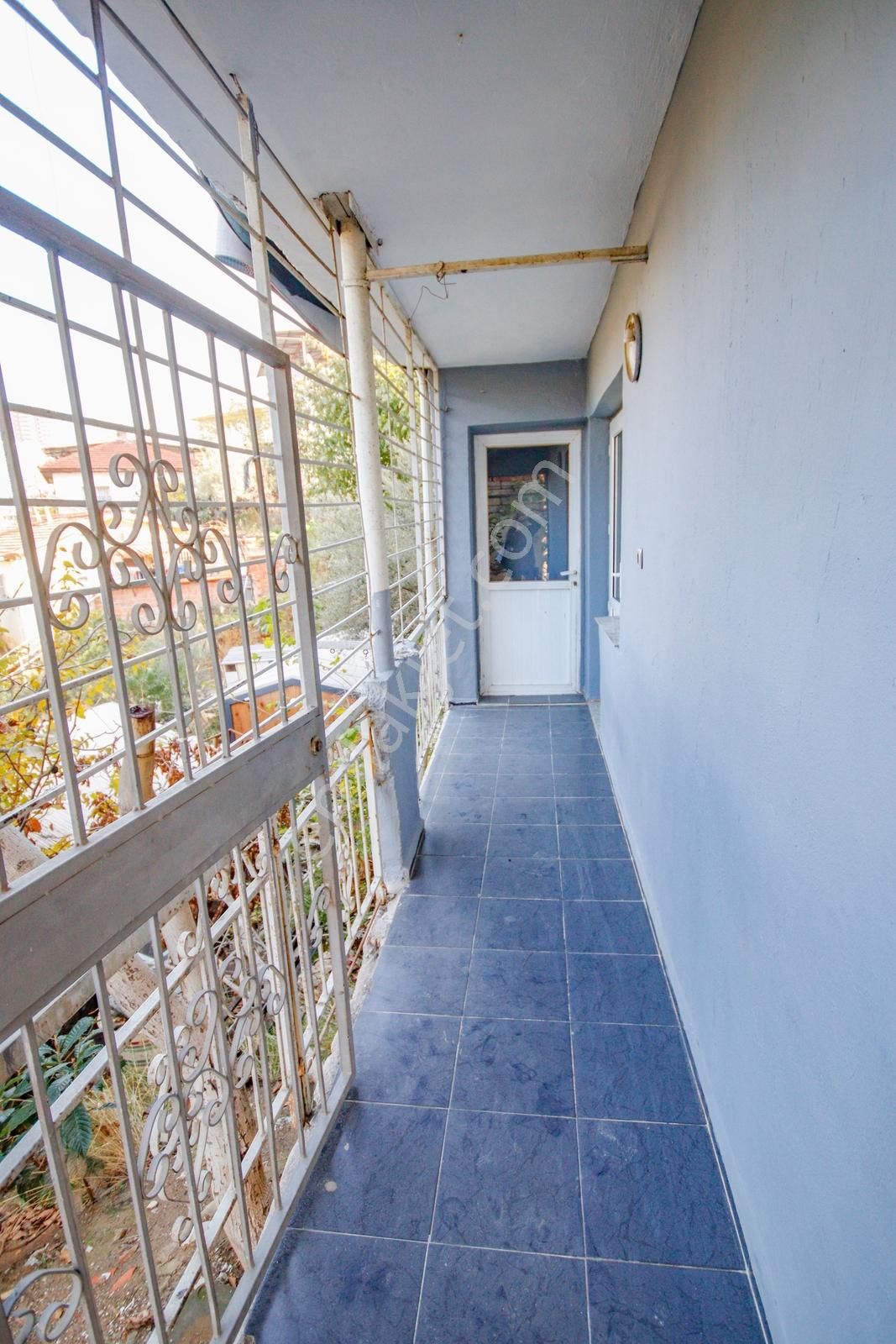 Karabağlar Salih Omurtak Mahallesinde Ferah, Kapalı Mutfaklı 3+1 - Görsel 8