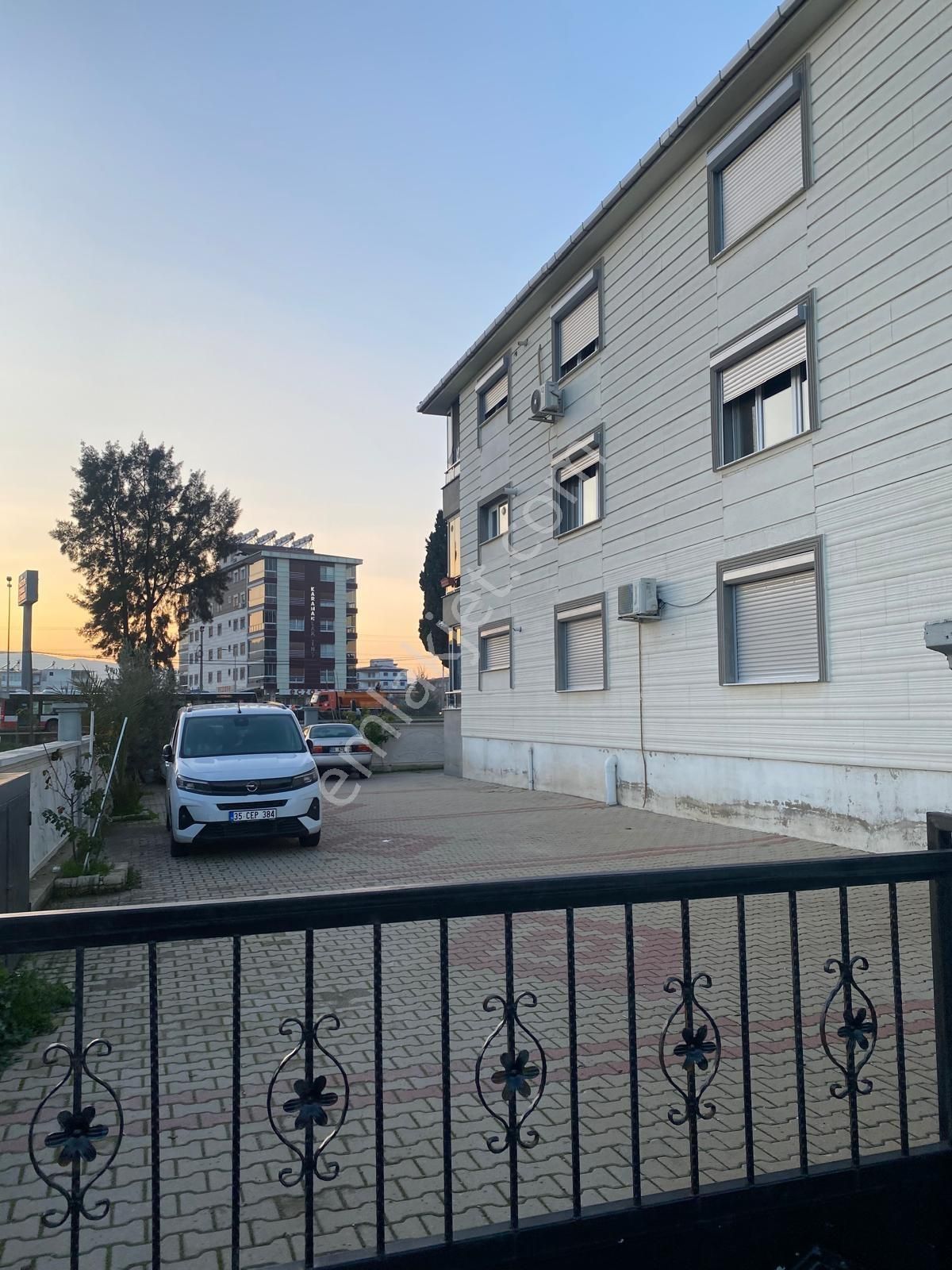 Torbalı'da//8yıllık//2.kat//otoparklı/izban'a300met.160m2/3+1dai - Görsel 4