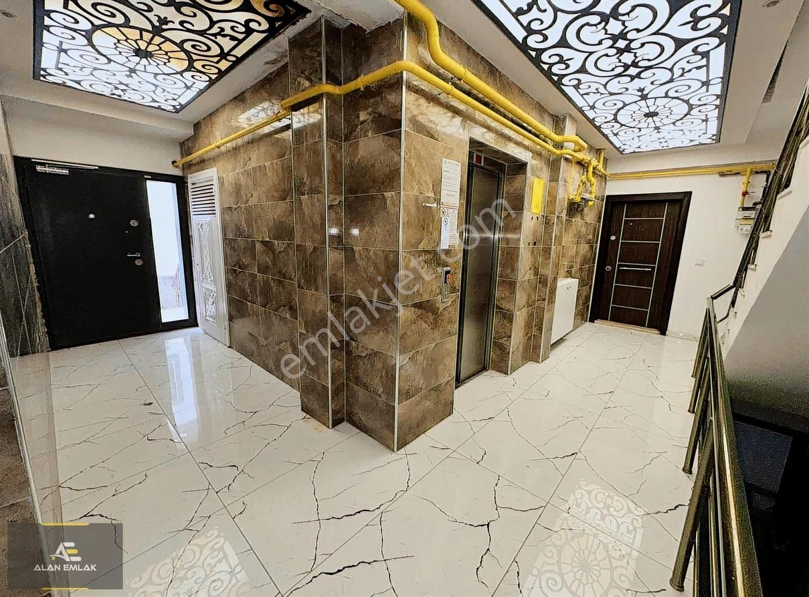 Alan Emlak; Tramvaya Çok Yakın, Ara Kat, Eşyalı 1+1 Daire - Görsel 3