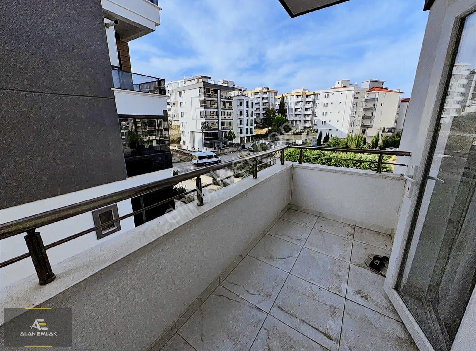 Alan Emlak; Tramvaya Çok Yakın, Ara Kat, Eşyalı 1+1 Daire - Görsel 6