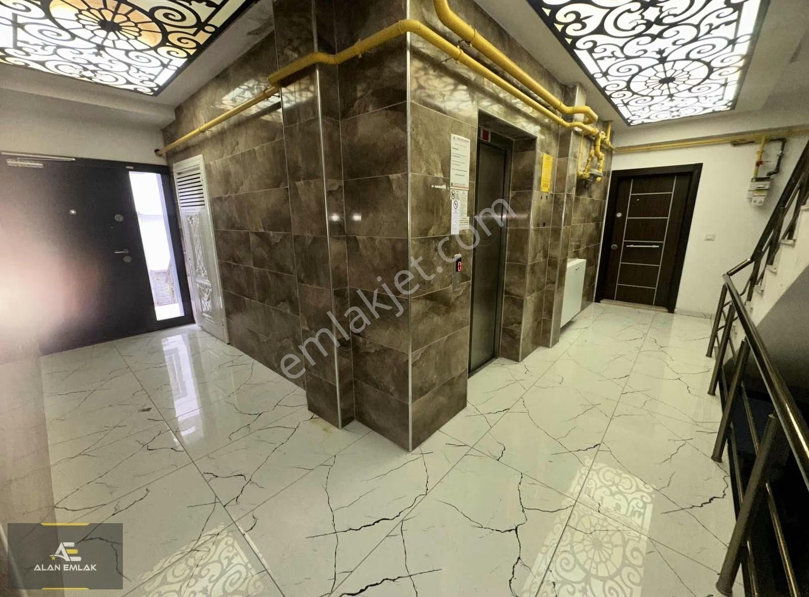 Alan Emlak; Tramvaya Çok Yakın, Ara Kat, Eşyalı 1+1 Daire - Görsel 5