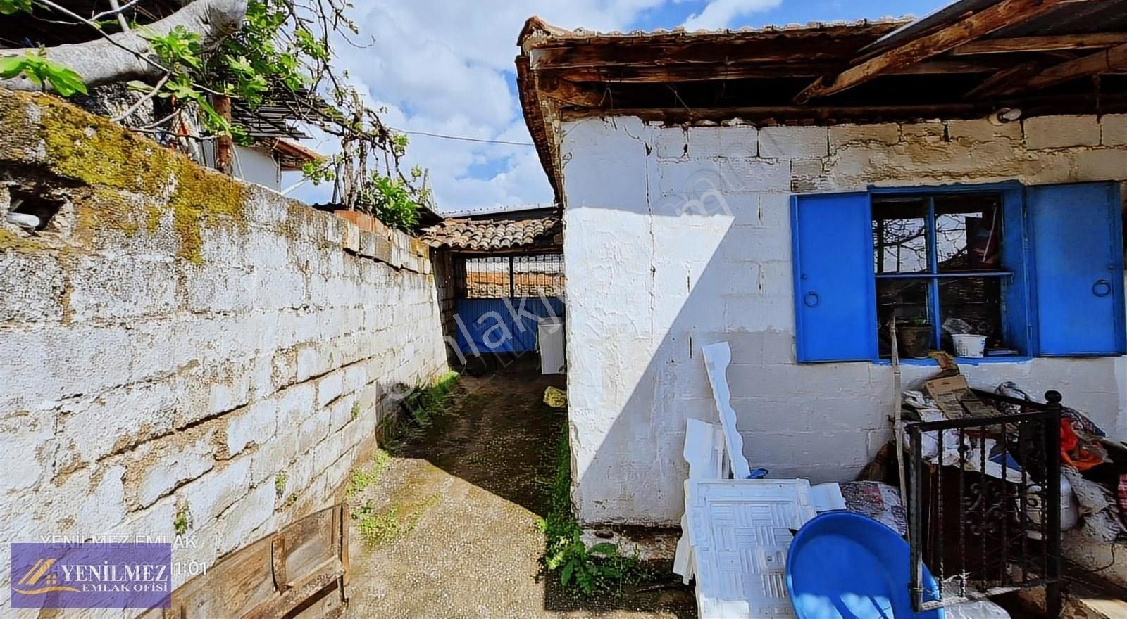 Ödemiş Kayaköy Mahallesi Satılık Geniş Bahçeli Müstakil Ev - Görsel 2