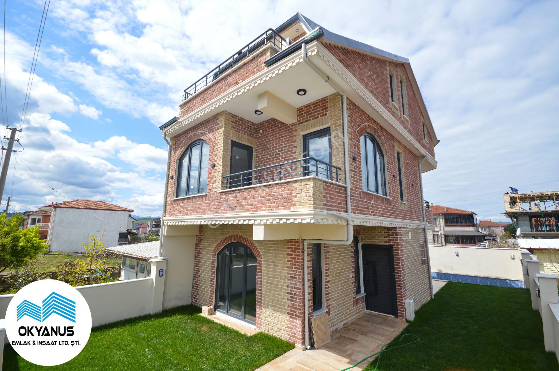 Kocaali’de Satılık 4+1 Havuzlu Lüks Deniz Manzaralı Villa