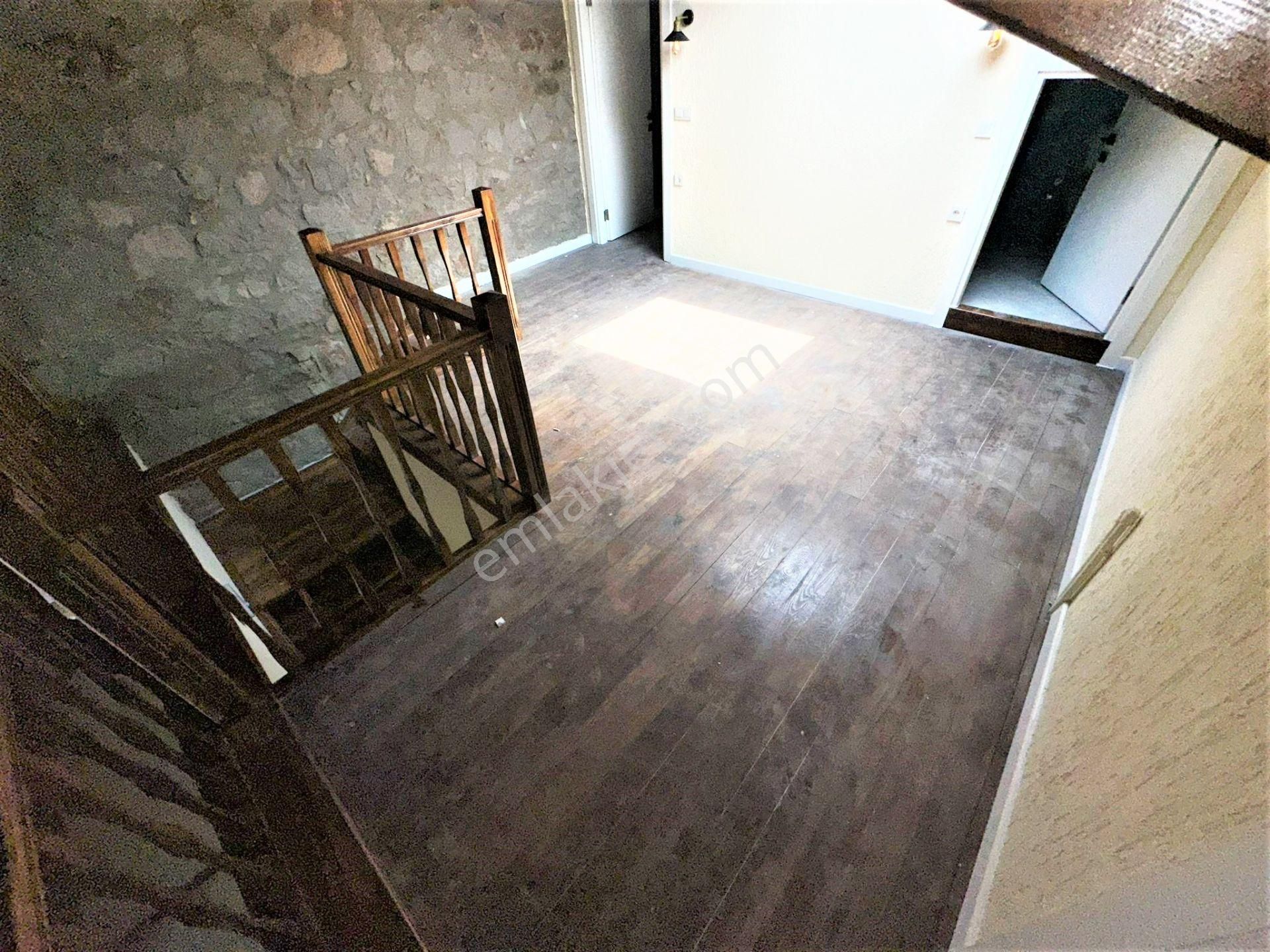 Aygül'den Edremit Çamcı'da Sıfır Amerikan Mutfaklı Giyinme Odalı Şömineli Bahçeli 3+1 Satılık Taş Ev - Görsel 31