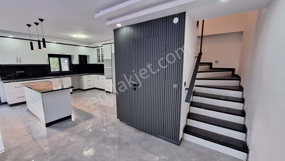 Didim Merkezde Sıfır 3+1 Havuzlu Villa - Görsel 14