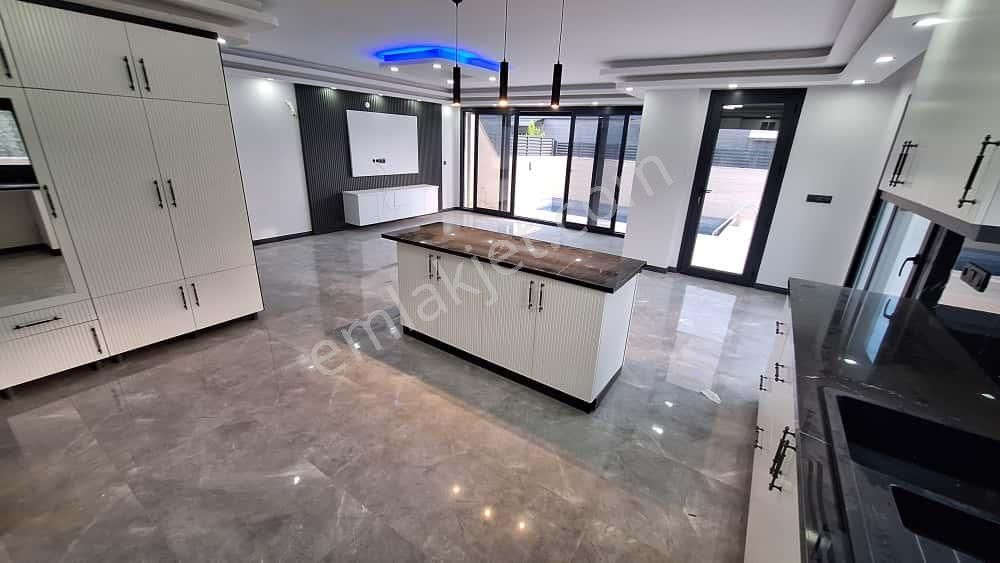 Didim Merkezde Sıfır 3+1 Havuzlu Villa - Görsel 12
