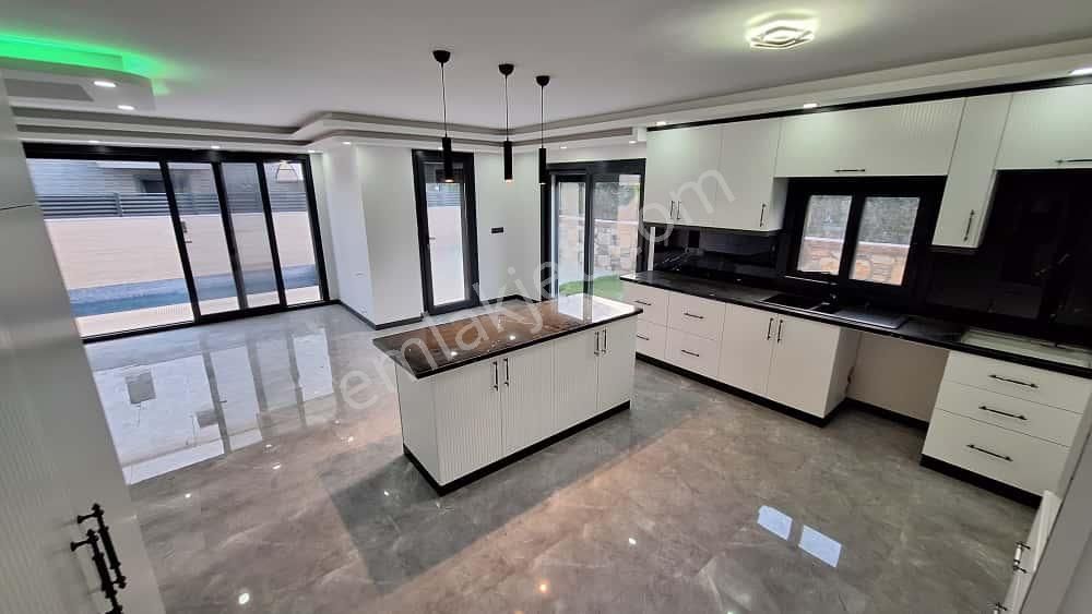 Didim Merkezde Sıfır 3+1 Havuzlu Villa - Görsel 20