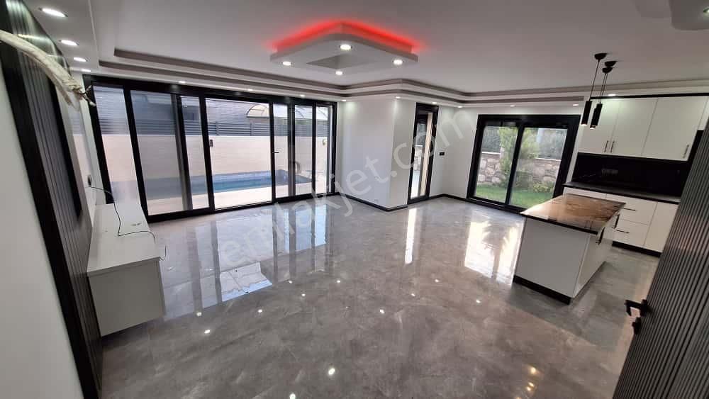 Didim Merkezde Sıfır 3+1 Havuzlu Villa - Görsel 11