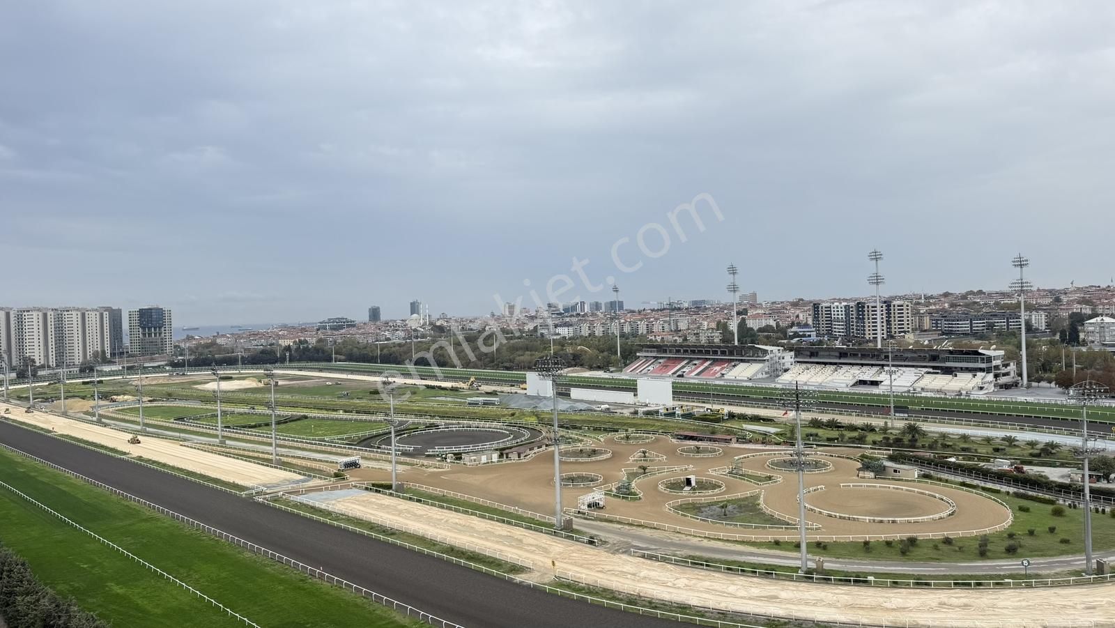 The İstanbul Veliefendi Evlerinde Hipodrom Manzaralı Satılık 3+1 - Görsel 13