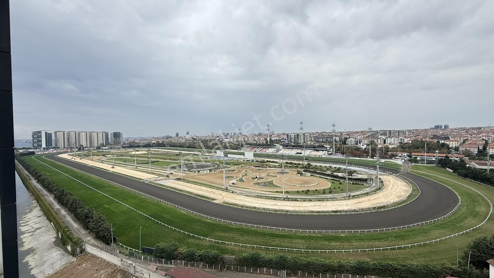 The İstanbul Veliefendi Evlerinde Hipodrom Manzaralı Satılık 3+1 - Görsel 4