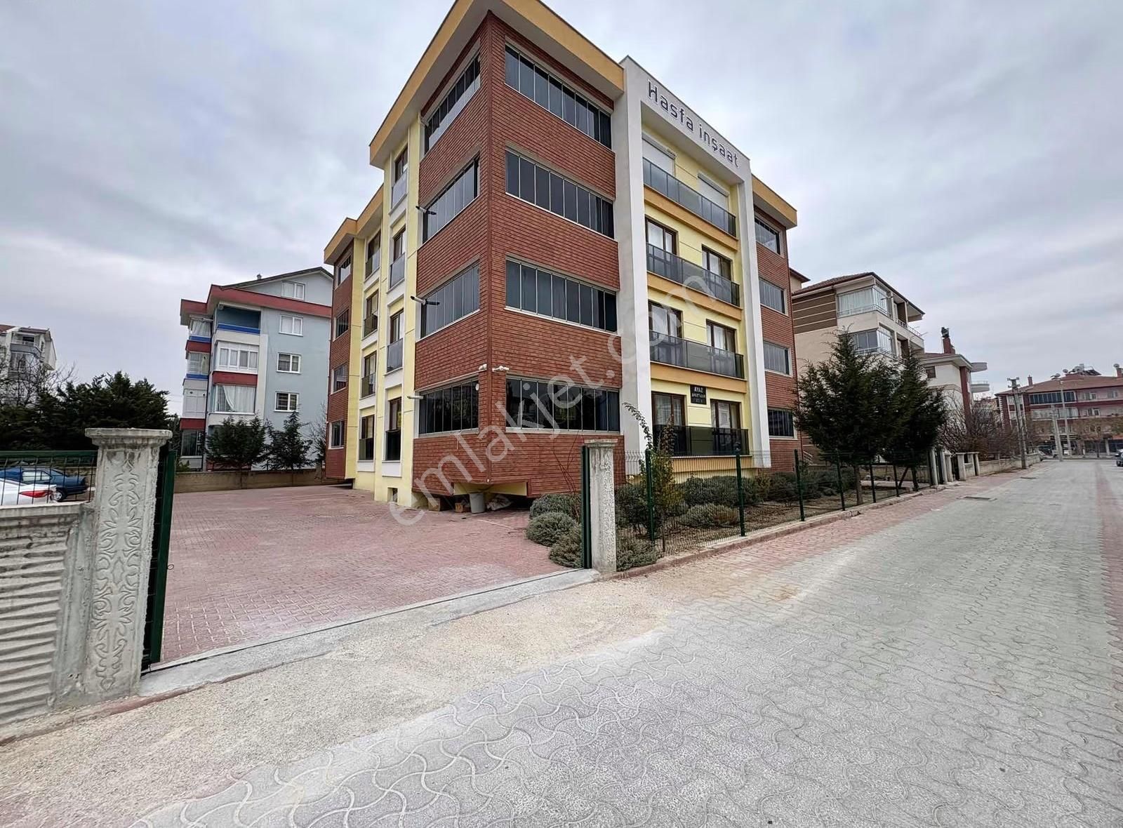 Özlem Yardımcı'dan Yazır Merkezde Eşyalı Kiralık 2+1 Daire