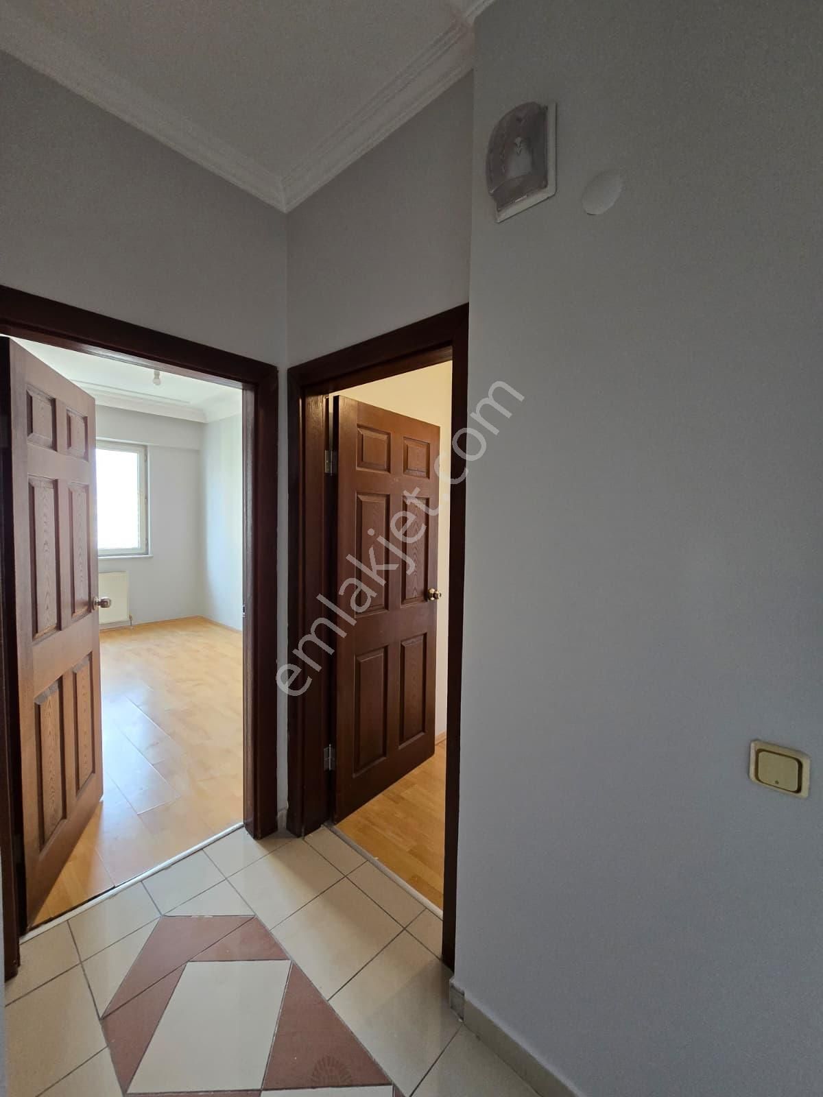 Alpaslan Beylerbeyi Konağında Kiralık 4+1 Geniş Daire - Görsel 11