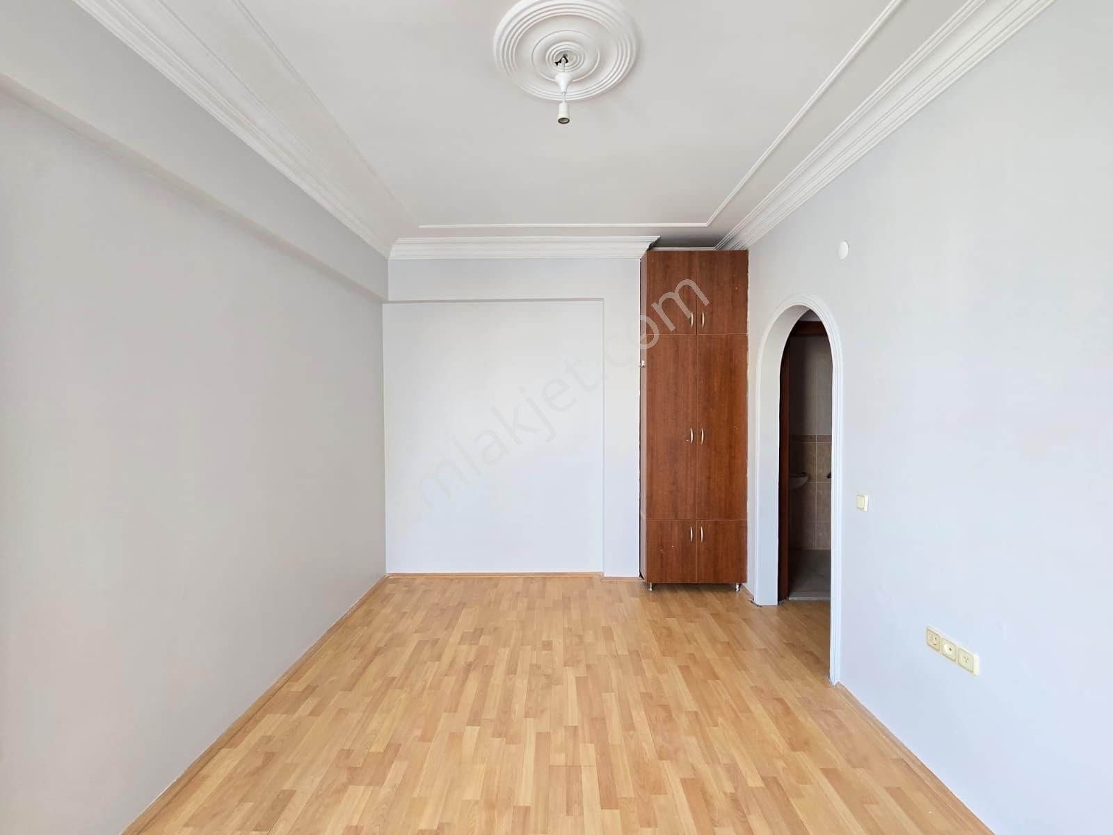 Alpaslan Beylerbeyi Konağında Kiralık 4+1 Geniş Daire - Görsel 17