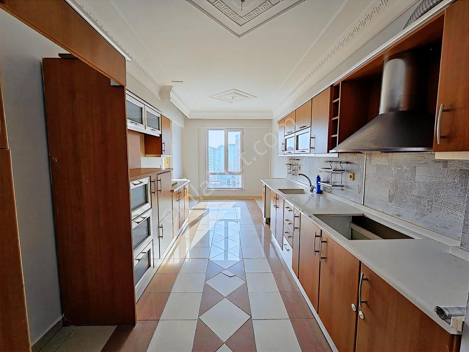 Alpaslan Beylerbeyi Konağında Kiralık 4+1 Geniş Daire - Görsel 5