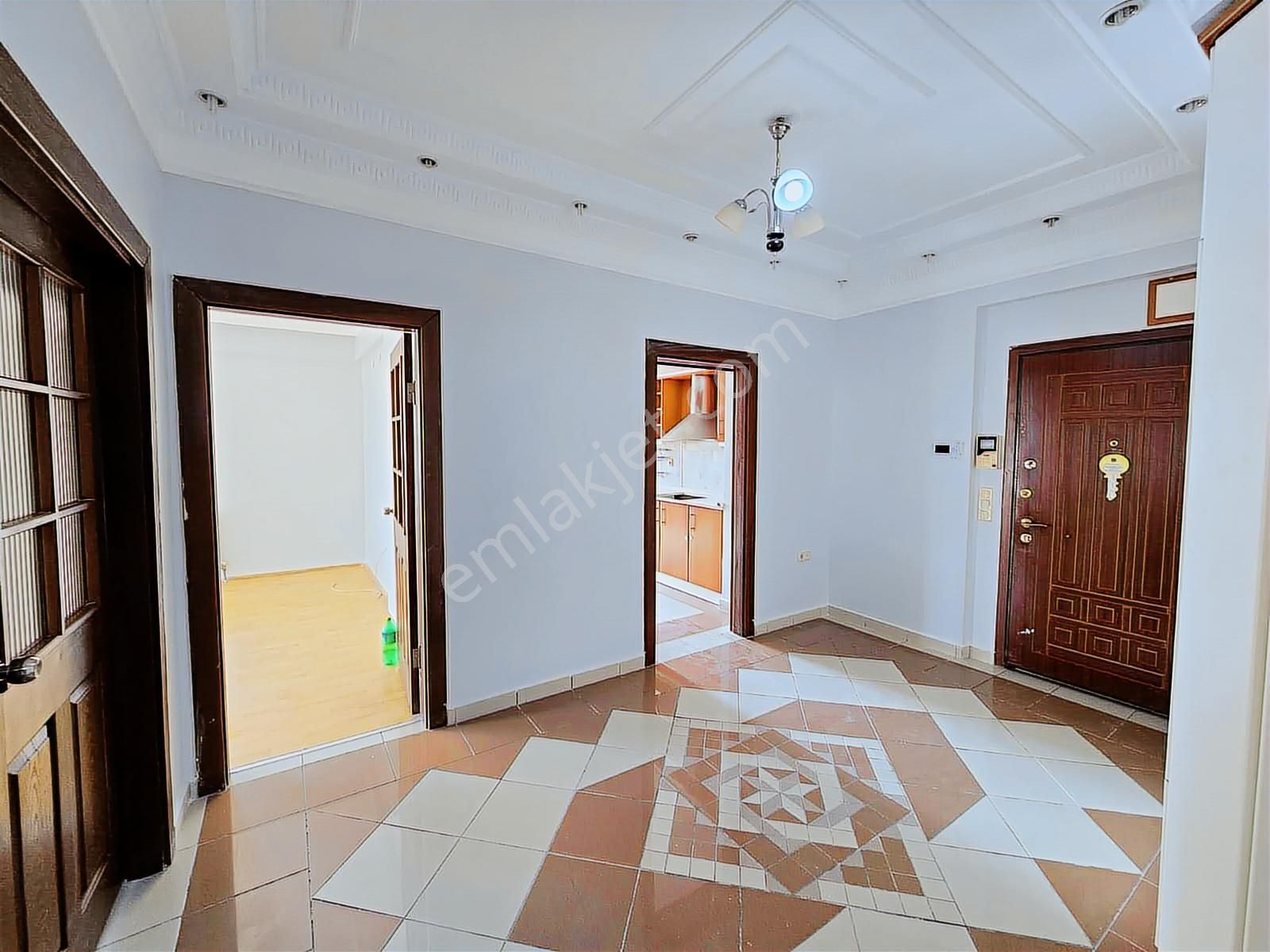 Alpaslan Beylerbeyi Konağında Kiralık 4+1 Geniş Daire - Görsel 3