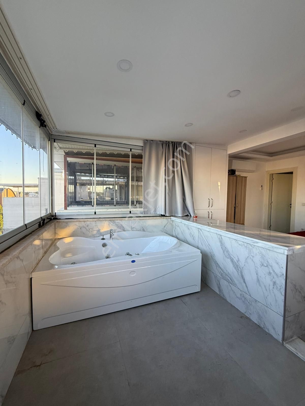 Kadriye'de Açık Otoparklı Site İçinde Özel Tasarımlı Geniş 2+2 Dubleks - Görsel 26