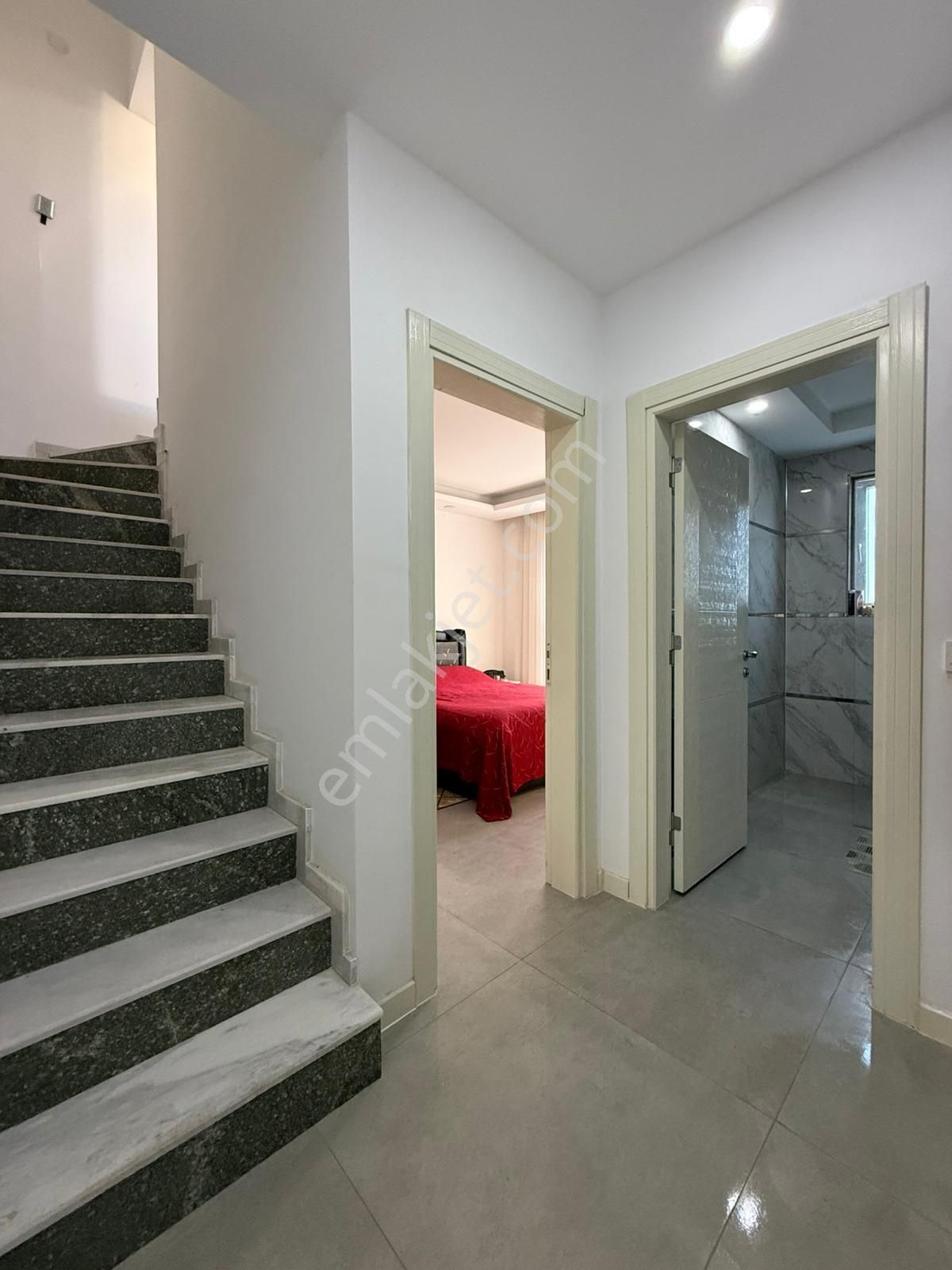 Kadriye'de Açık Otoparklı Site İçinde Özel Tasarımlı Geniş 2+2 Dubleks - Görsel 20