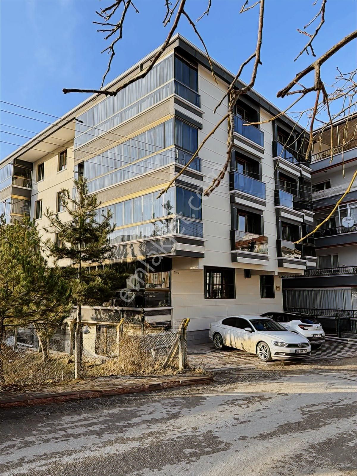 Keskin'den 4+1 Çift Banyo Çift Balkon Cadde Arkası Ara Kat Daire - Görsel 5