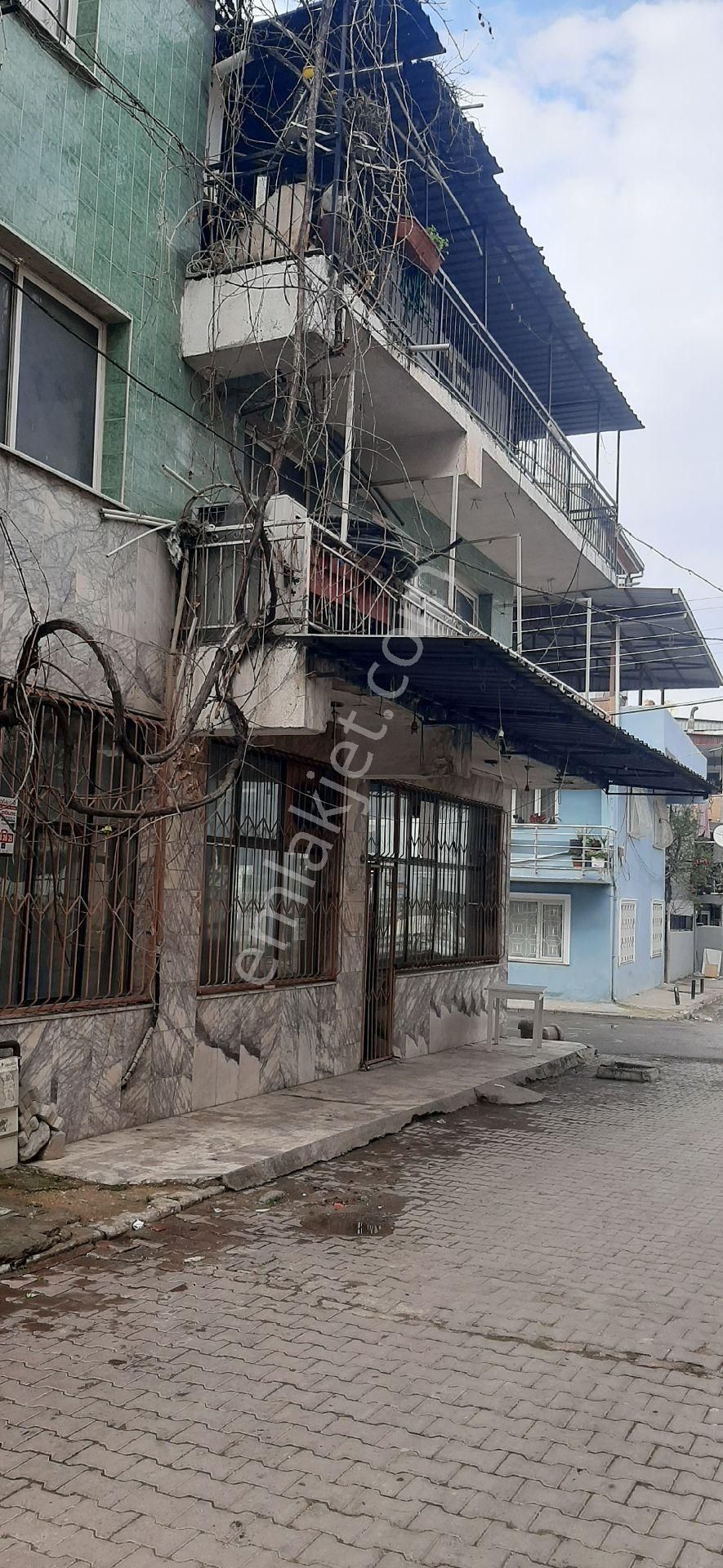 Buca Göksuda Satılık 3katlı