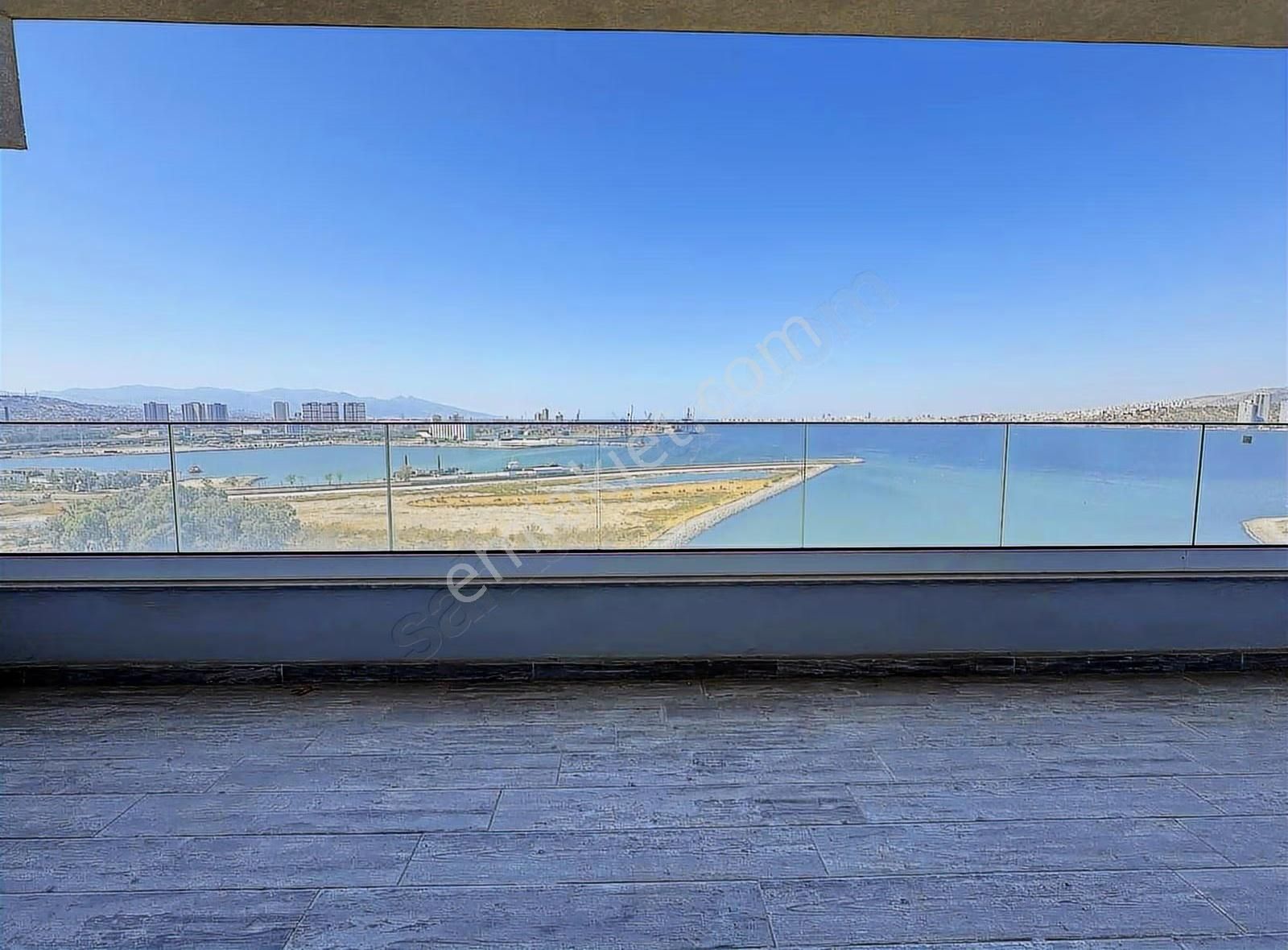 İzka Line Deniz Manzaralı Genis Balkonlu Satılık Sıfır 1+1 Daire - Görsel 16