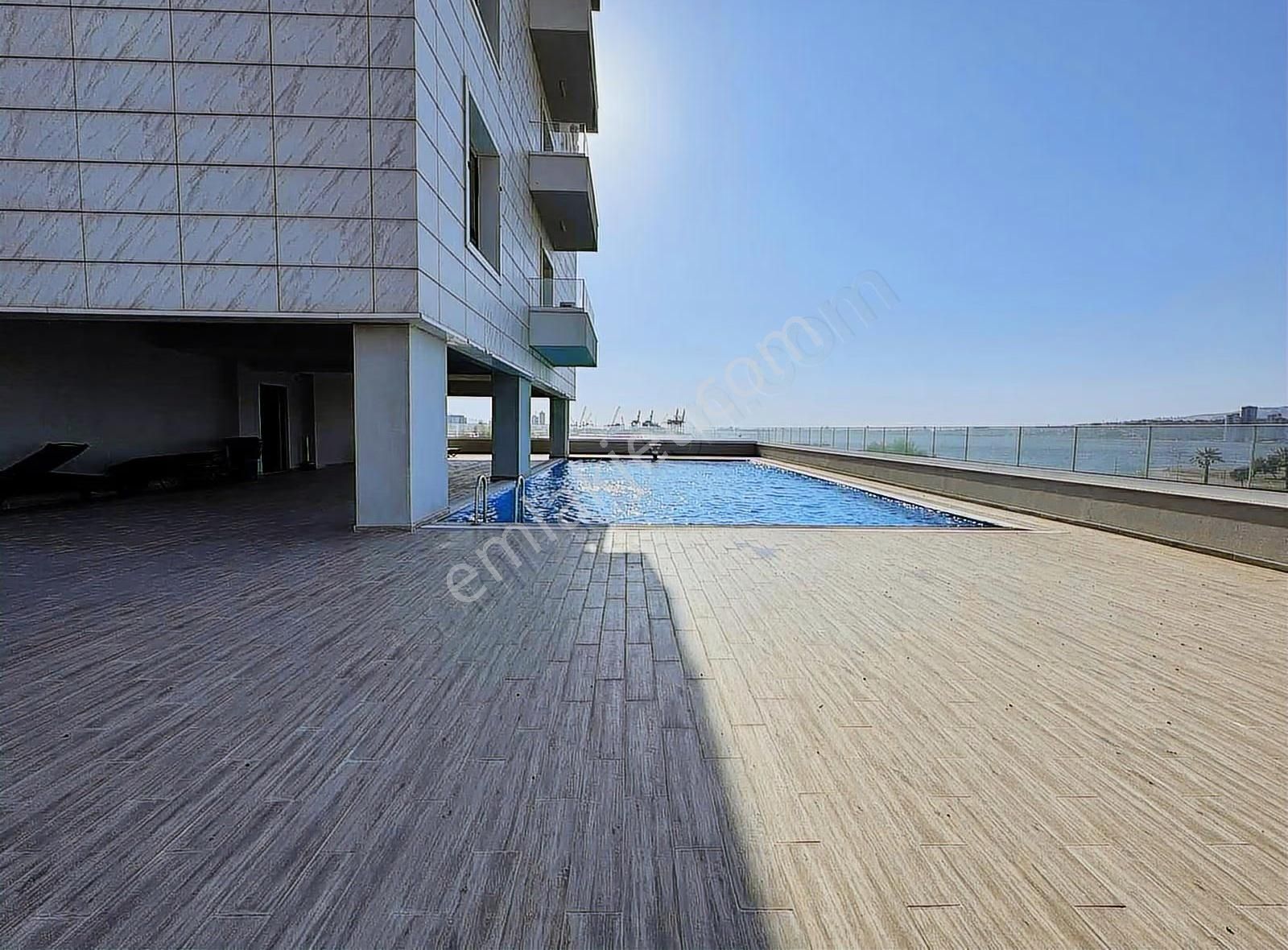 İzka Line Deniz Manzaralı Genis Balkonlu Satılık Sıfır 1+1 Daire - Görsel 3