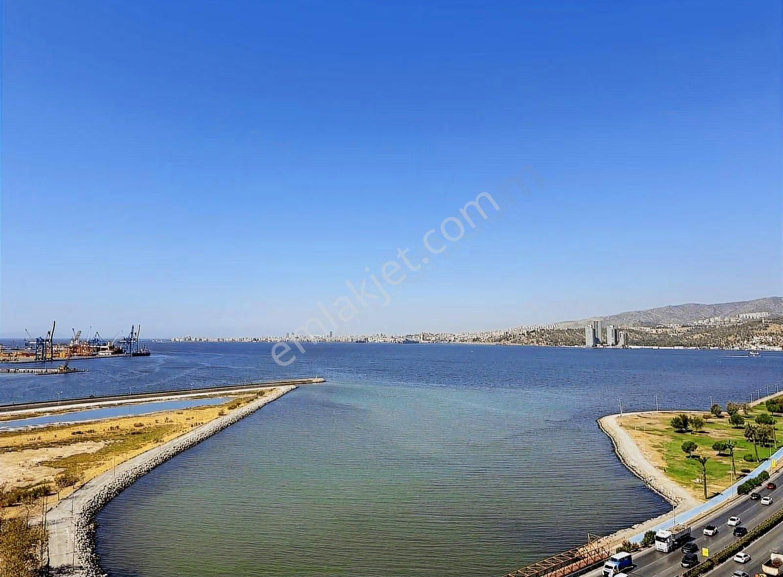 İzka Line Deniz Manzaralı Genis Balkonlu Satılık Sıfır 1+1 Daire